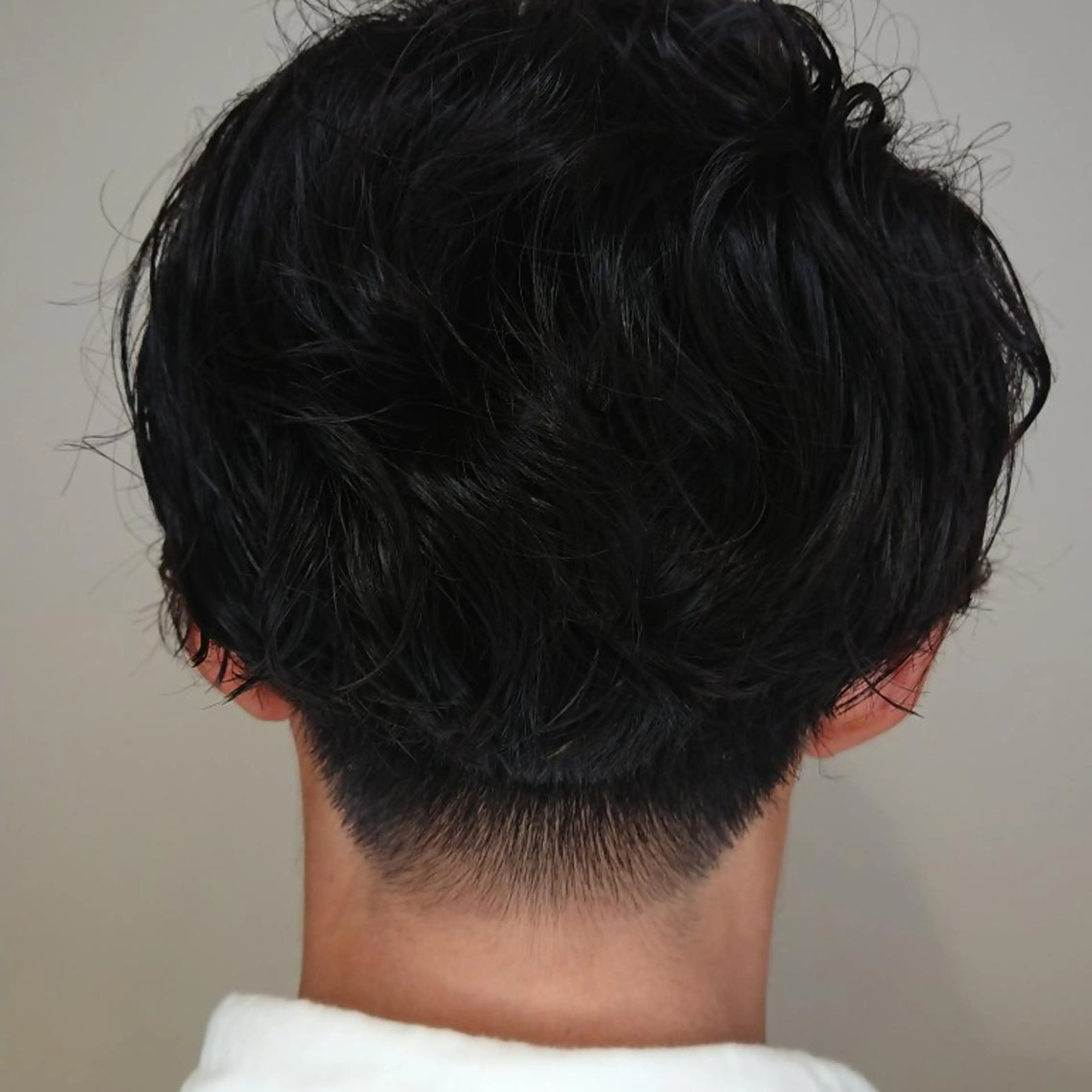 カラー メンズ パーマ ヘアアレンジ ブリーチ/ヘアケア/ 艶髪/イギチハルのヘアスタイル