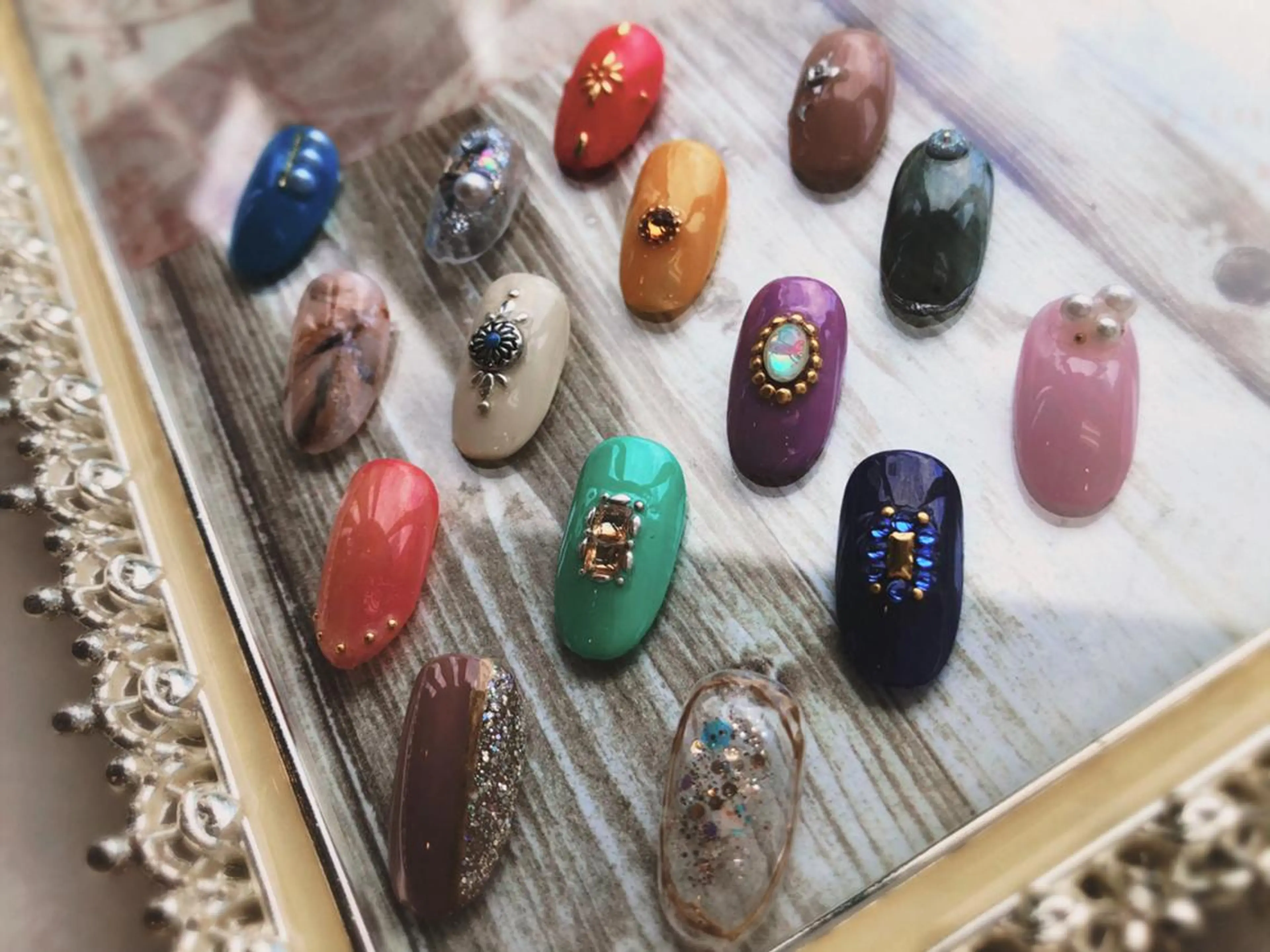 ネイル 【尾下】 ロイヤル•セラピストのネイルデザイン