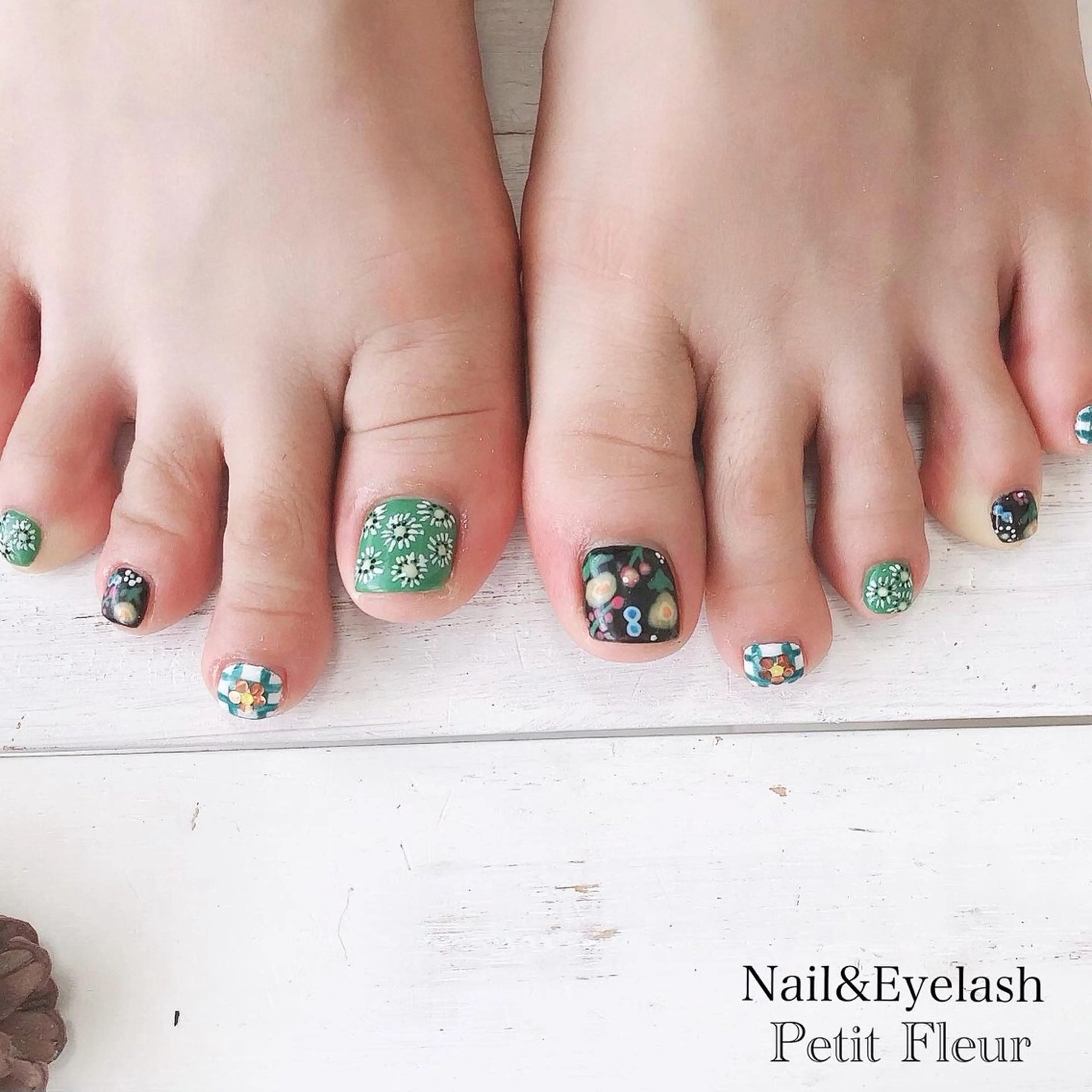 ネイル Petit Fleur所属・青柳 亜梨奈のマツエク・マツパデザイン