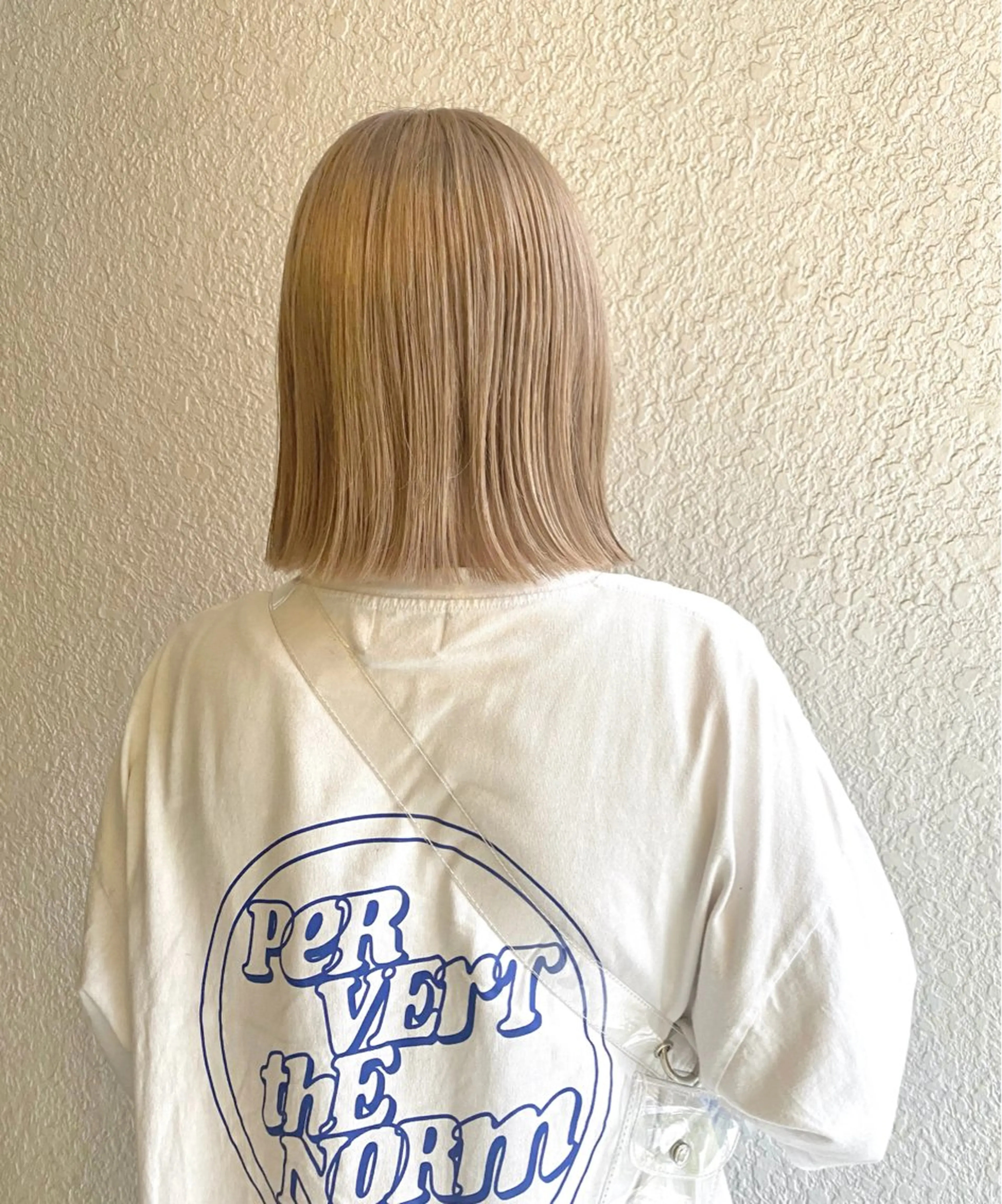 ショート カラー ベージュカラー ホワイトベージュ 久力琴音''透明感 カラー''アレンジのヘアスタイル