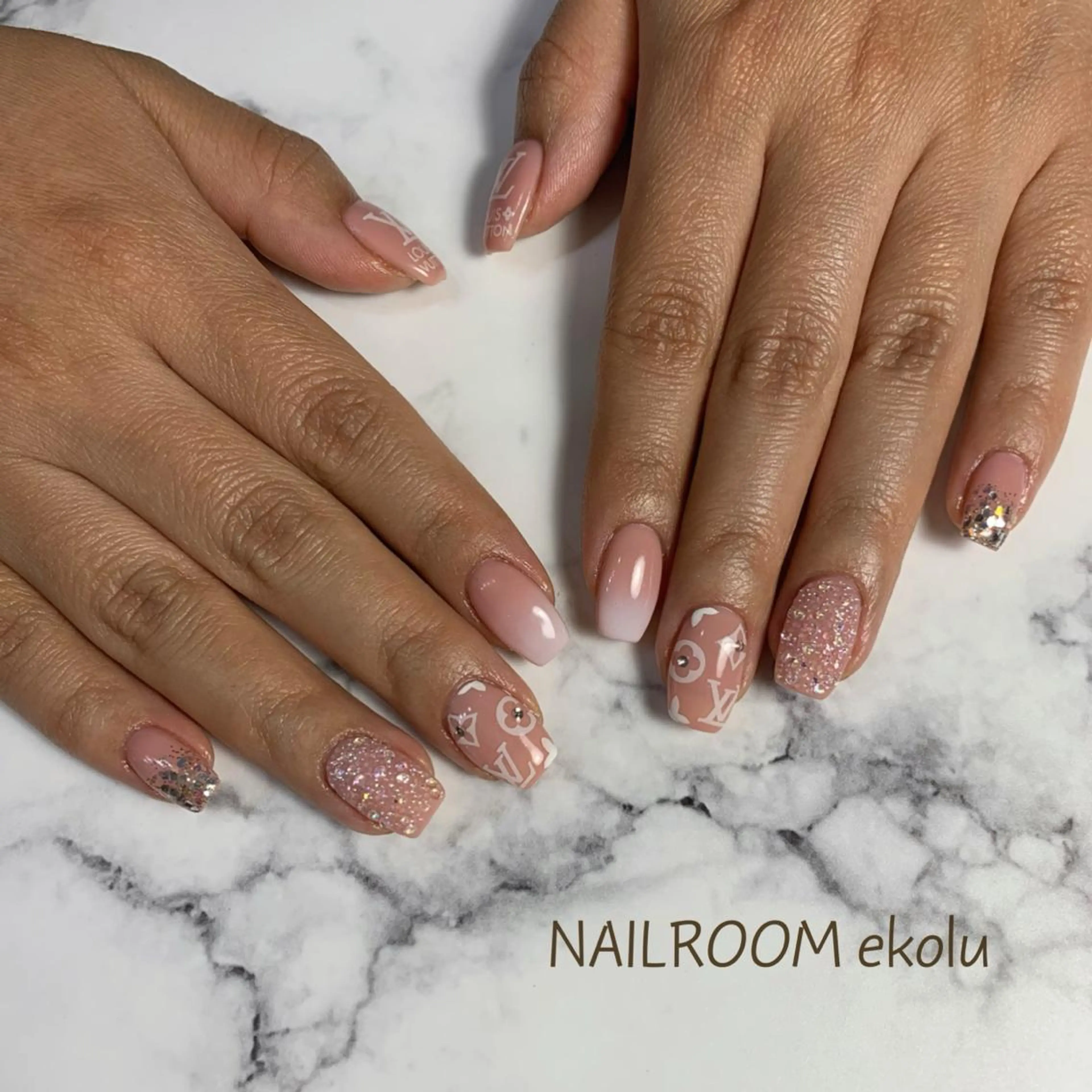 ネイル キラキラネイル ハンドネイル NAILROOM ekolu所属・近藤 穂乃果のネイルデザイン