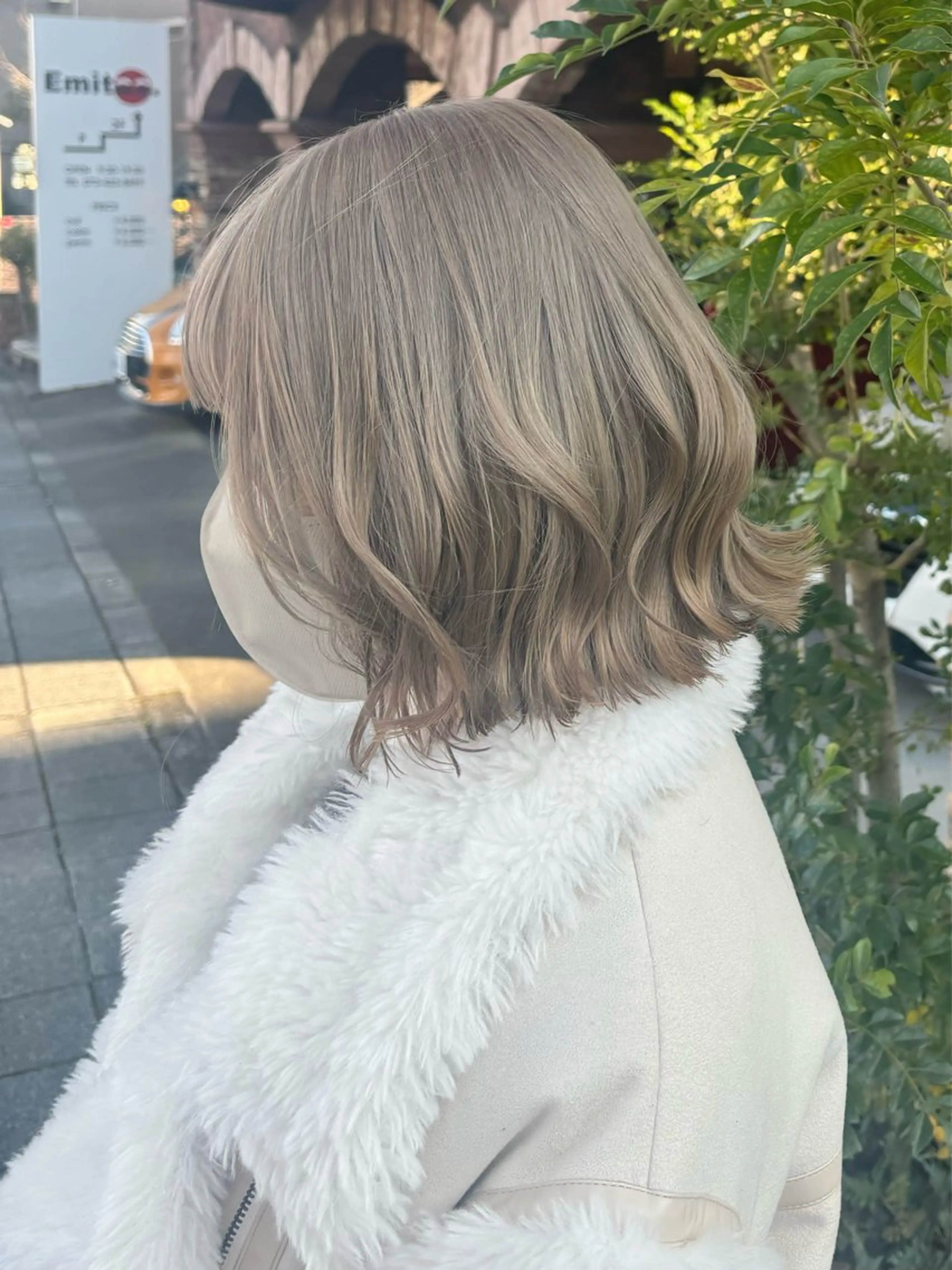 ミディアム カラー 岡村 莉穂のヘアスタイル