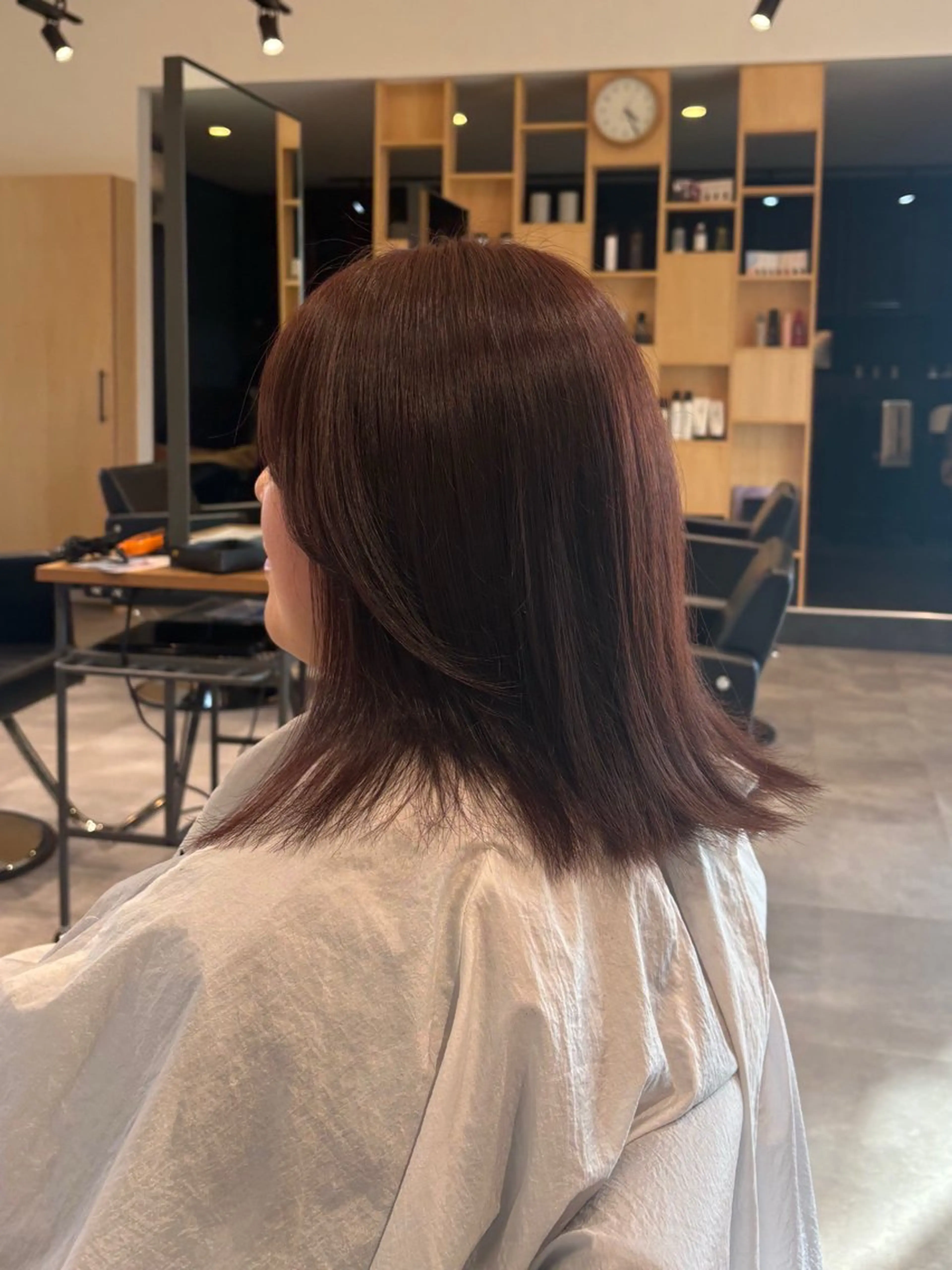 ミディアム 滑川 吏音のヘアスタイル