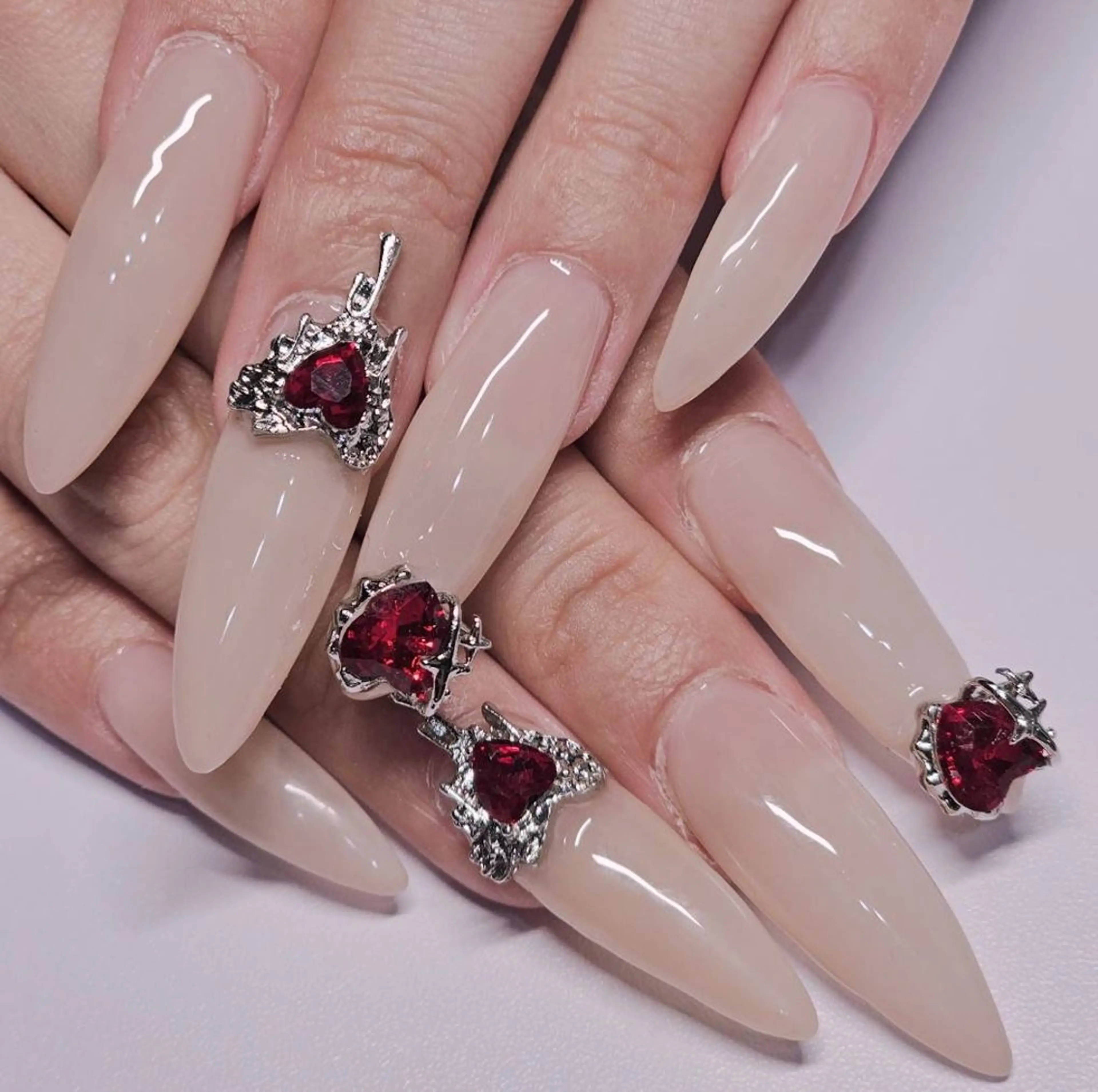 ネイル ワンカラーネイル 赤色 ホワイト ハンドネイル よしだ ひろきのネイルデザイン