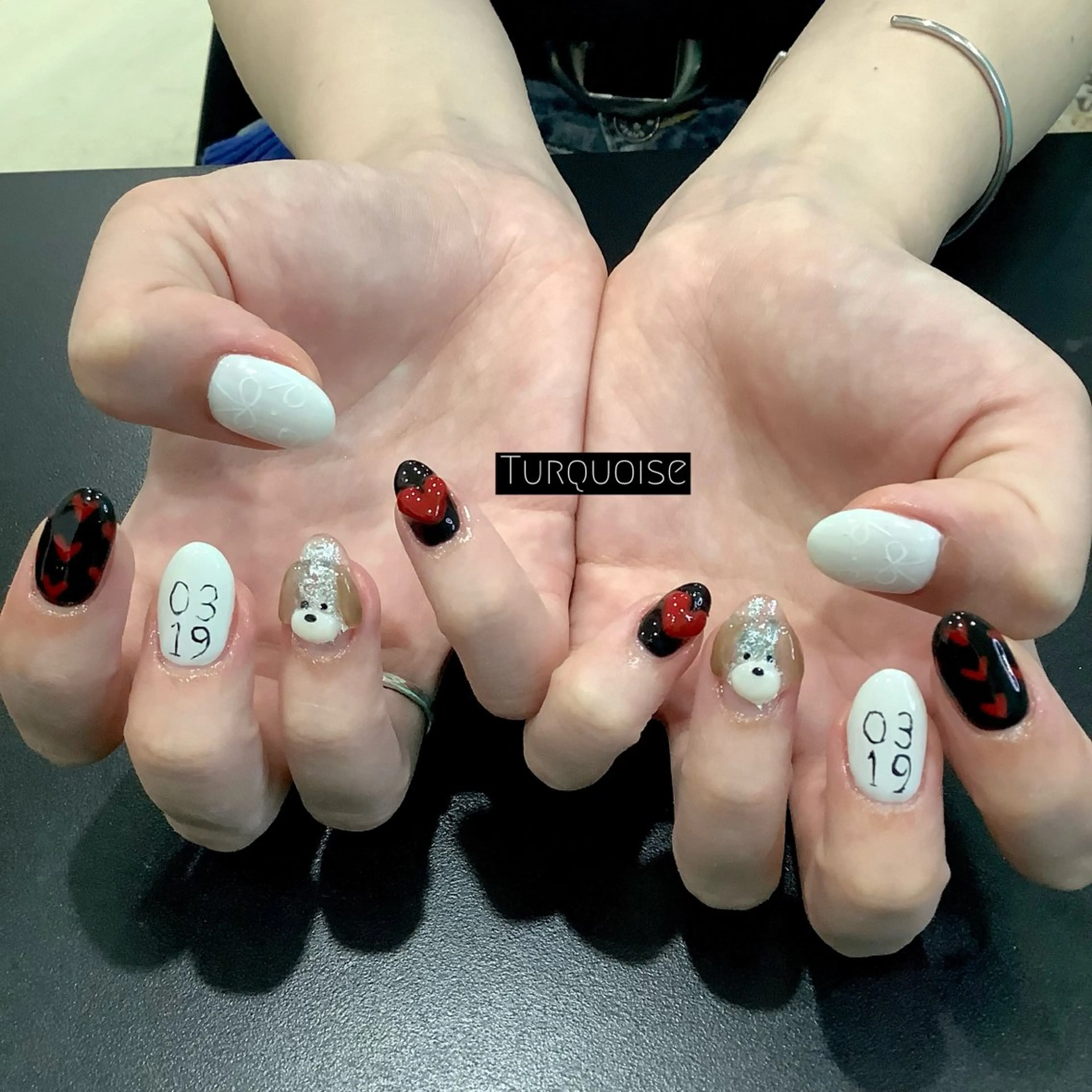 ネイル ハンドネイル 個性派ネイルサロン 💅🏼ターコイズのネイルデザイン