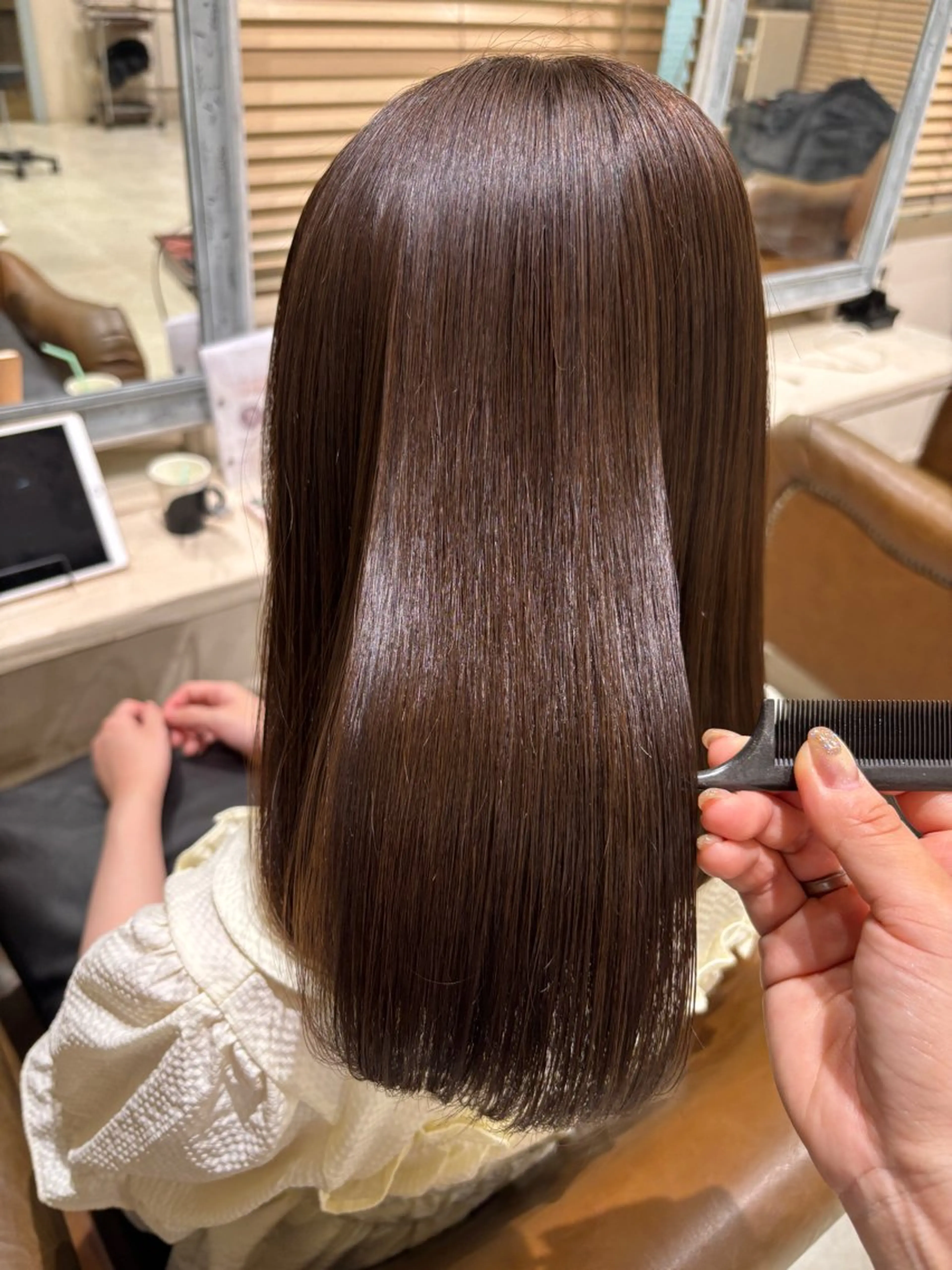 ミディアム カット ヘアカラー トリートメント FRAME ASUKAのヘアスタイル