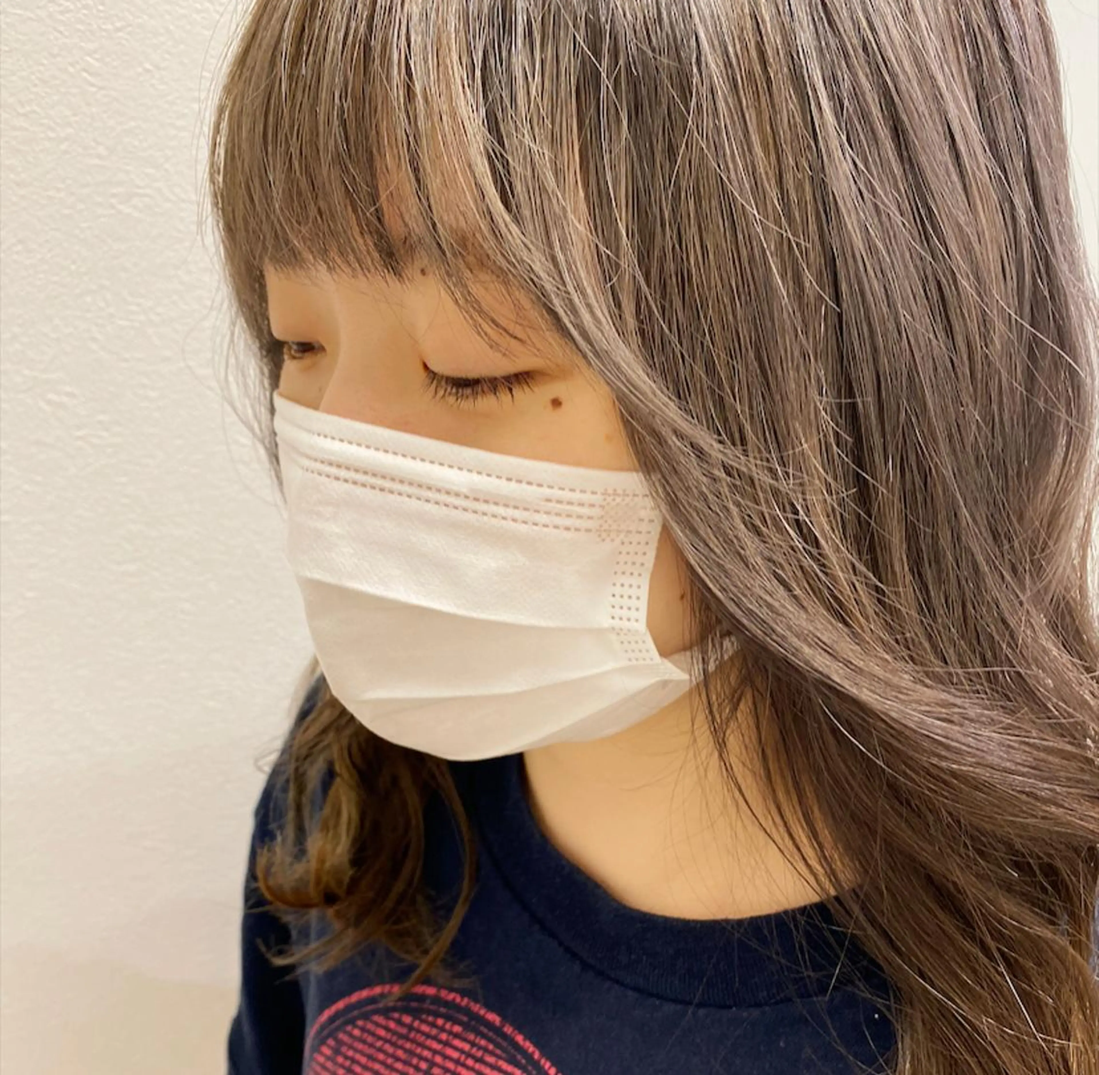 ミディアム カラー アッシュ ベージュカラー ハイトーンカラー 西山梨々【5/1〜 復帰致します🌼】のヘアスタイル