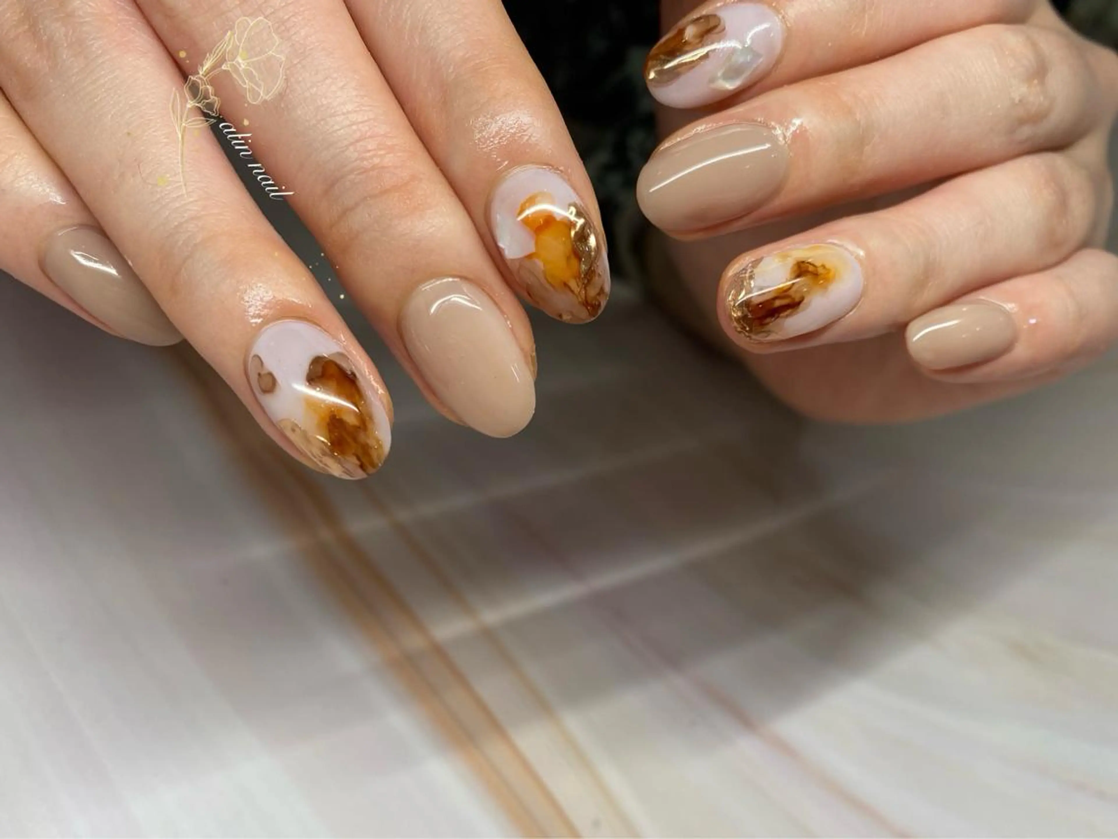 ネイル 持ち込み シンプルネイル ネイルサロン 9Carats神田のネイルデザイン