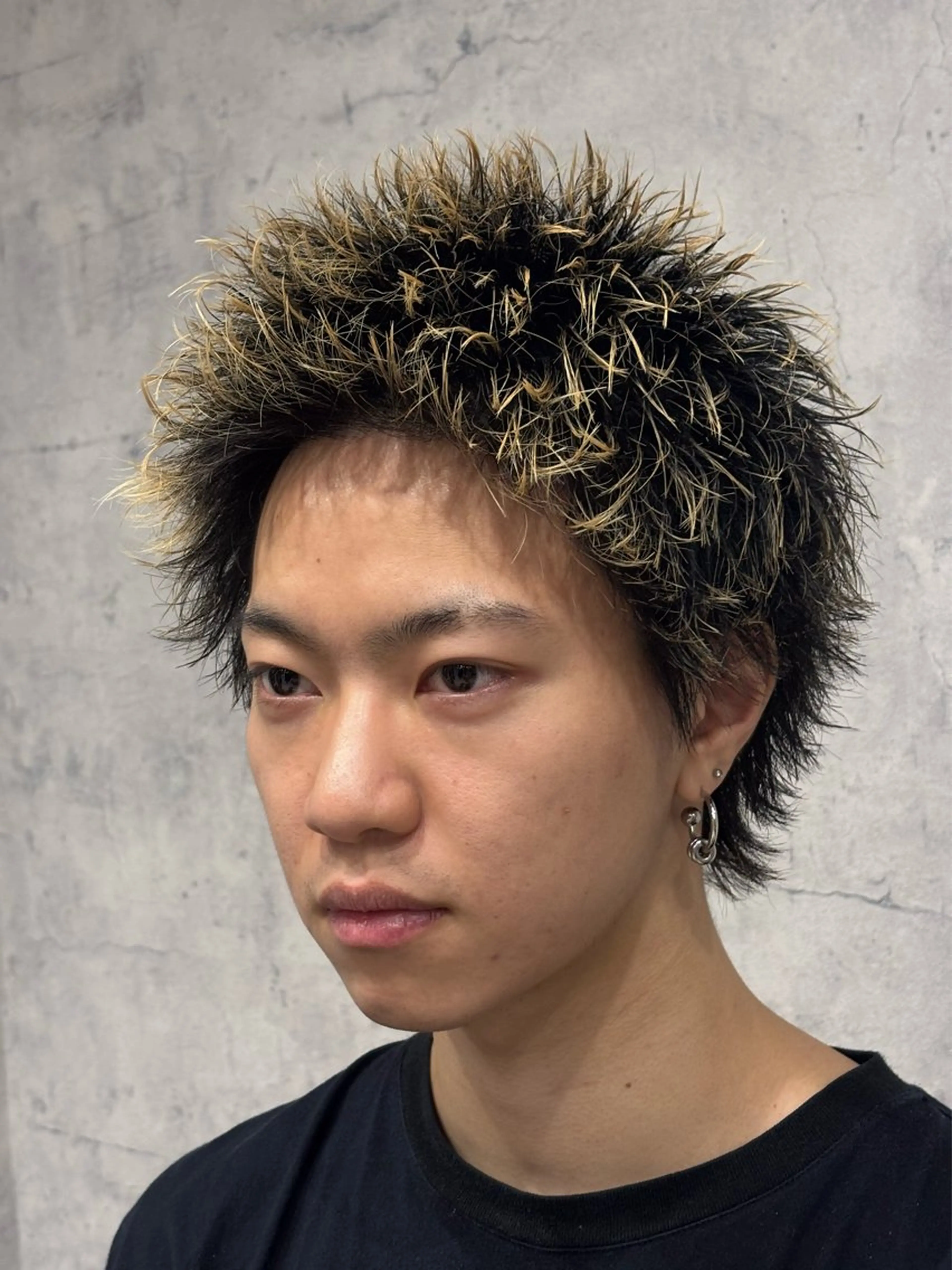 ショート カラー パーマ メンズ メンズショート スパイキーショート ショートヘア カット パーマ 【店長】メンズ職人 短髪　ハイトーン🔥のヘアスタイル