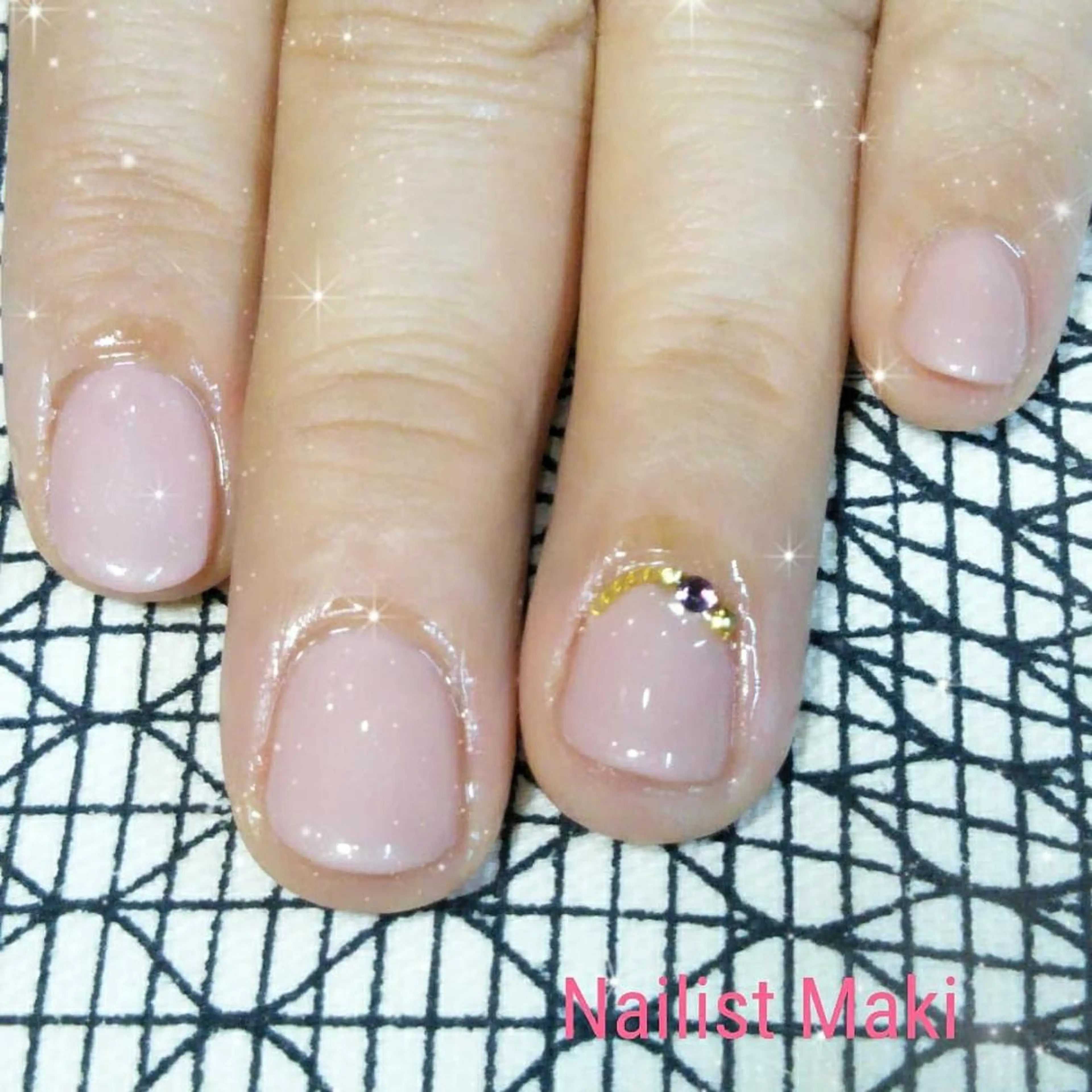 ネイル 小顔・毛穴・たるみ ネイル　似内真樹のエステ・リラクイメージ