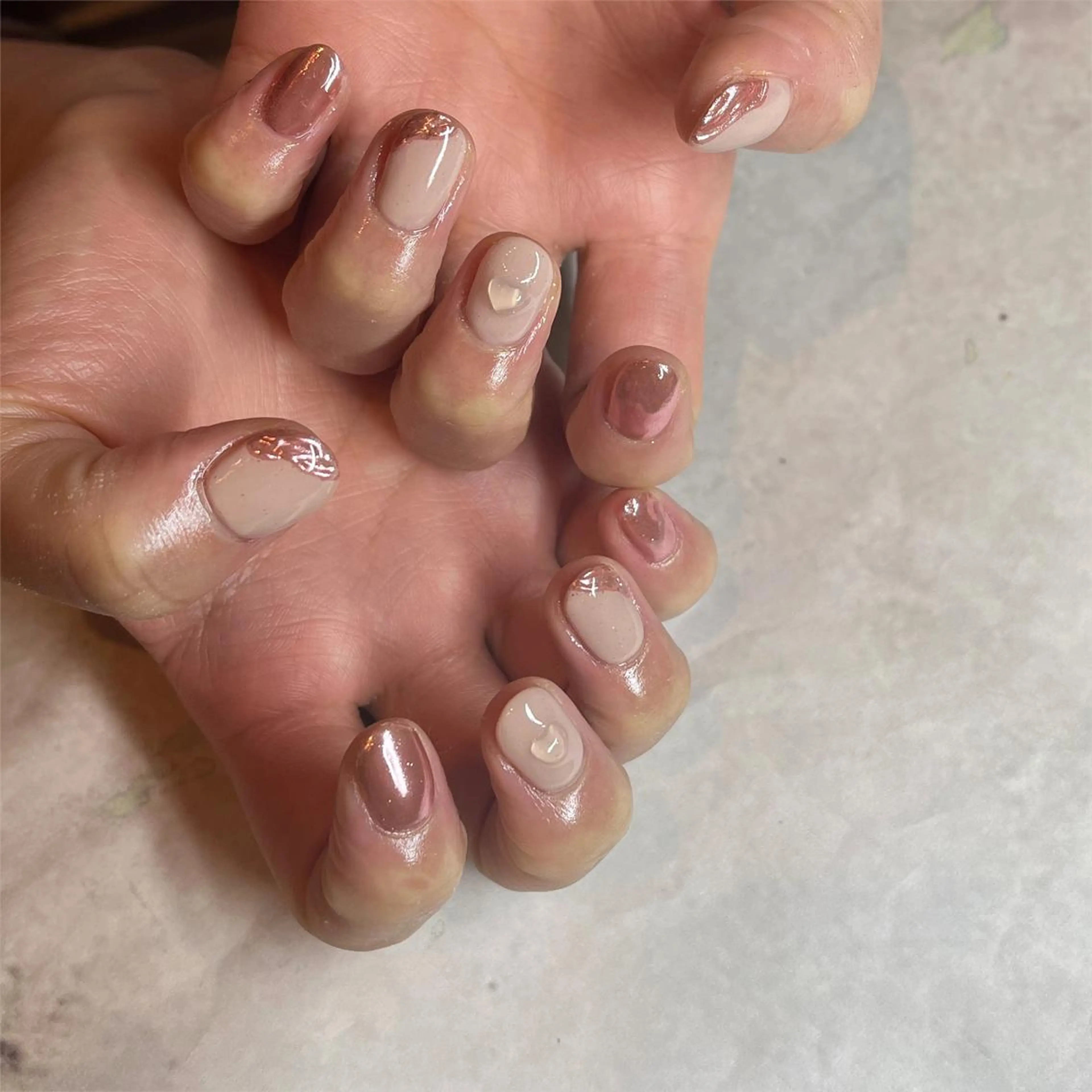 ネイル ハート ミラーネイル ピンク ピンクベージュ フリーランス¨̮⃝ ネイリストOKADAのネイルデザイン