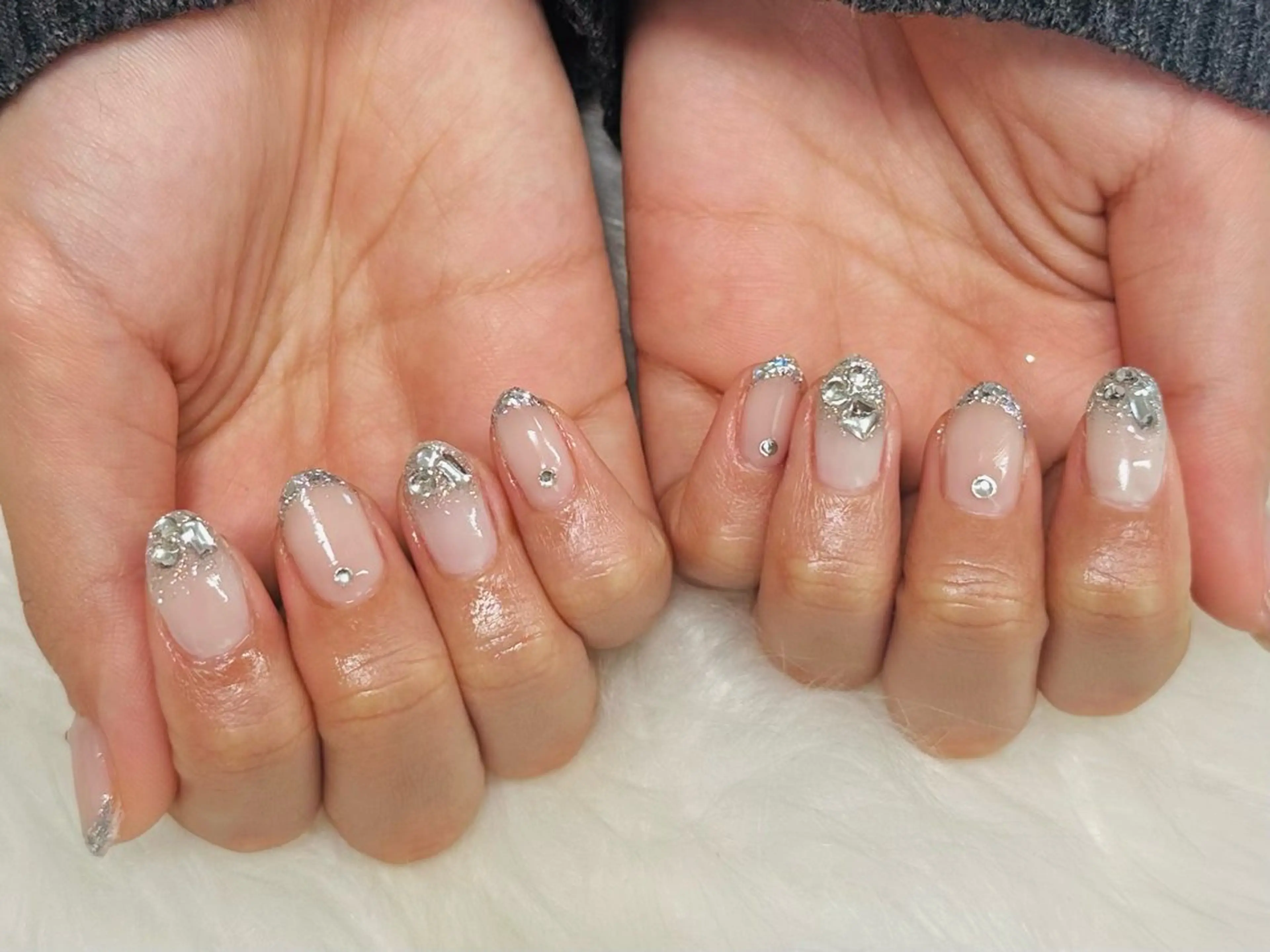 ネイル キラキラネイル ピンク ホワイト nailsalon oluoluのネイルデザイン