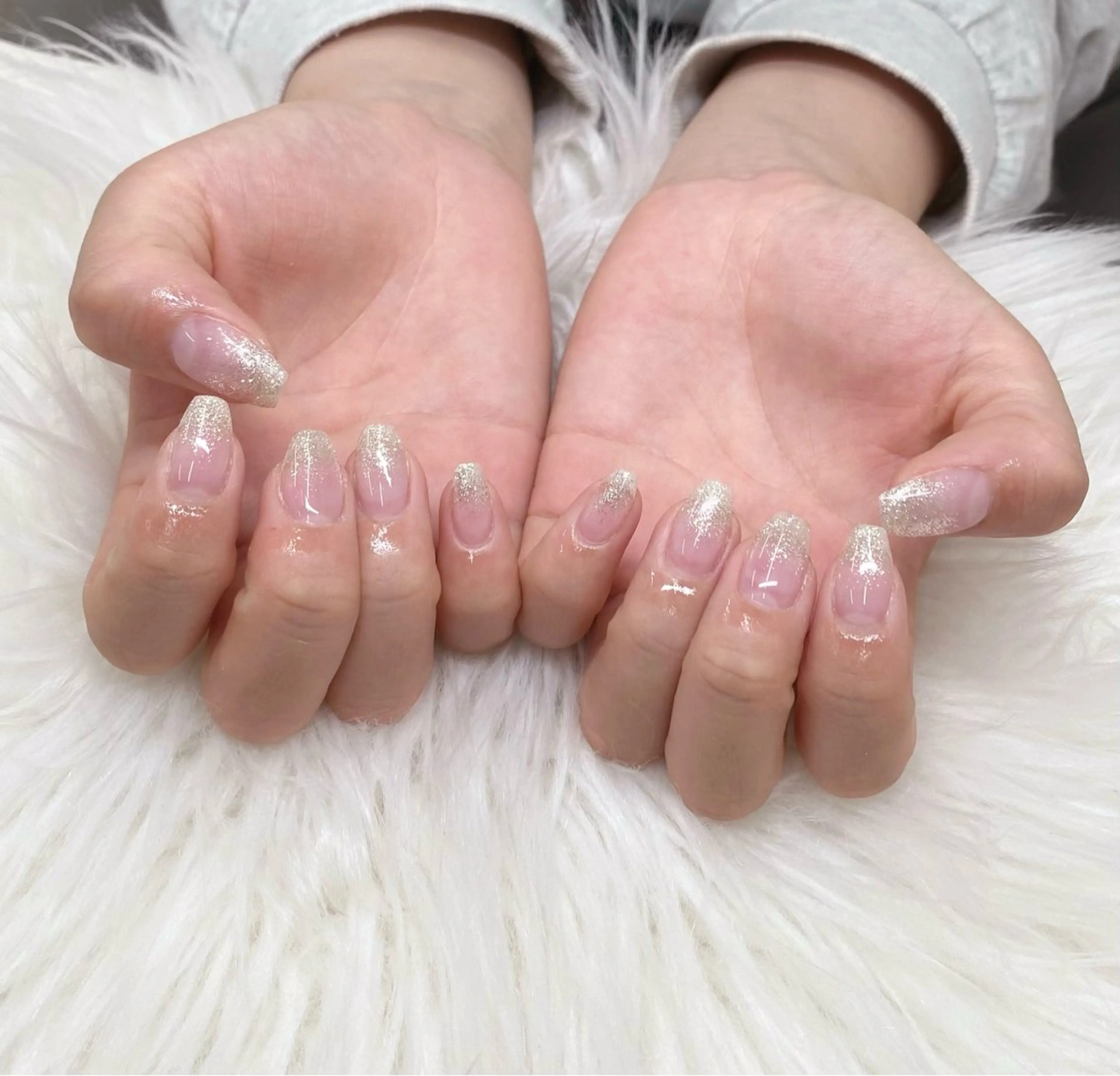 ネイル グラデーション ラメ(グリッター) ラメグラデーション シルバー ハンドネイル エリクサーネイル池袋 小川のネイルデザイン