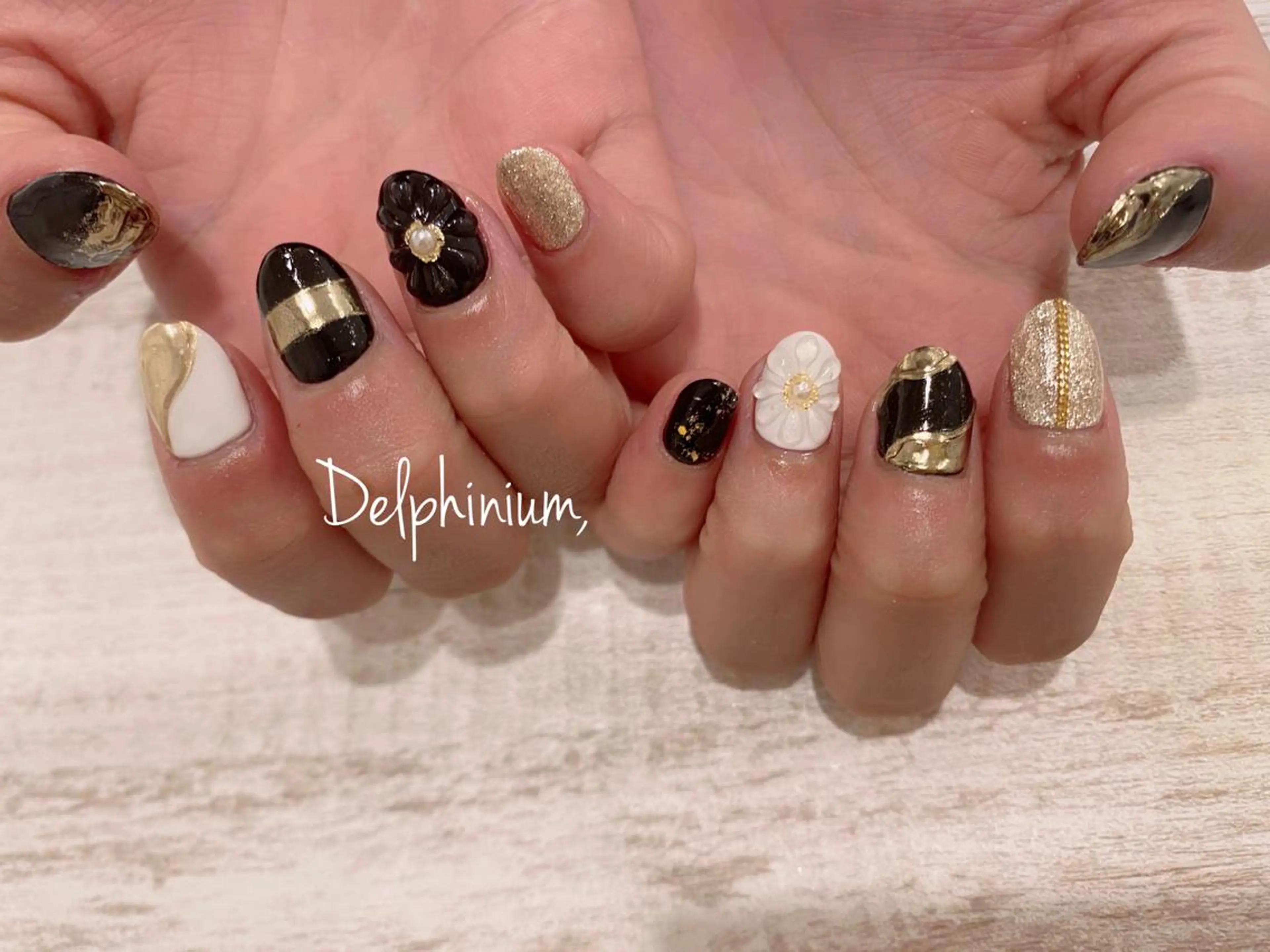 ネイル ゴールド ハンドネイル 岡本 友恵のネイルデザイン