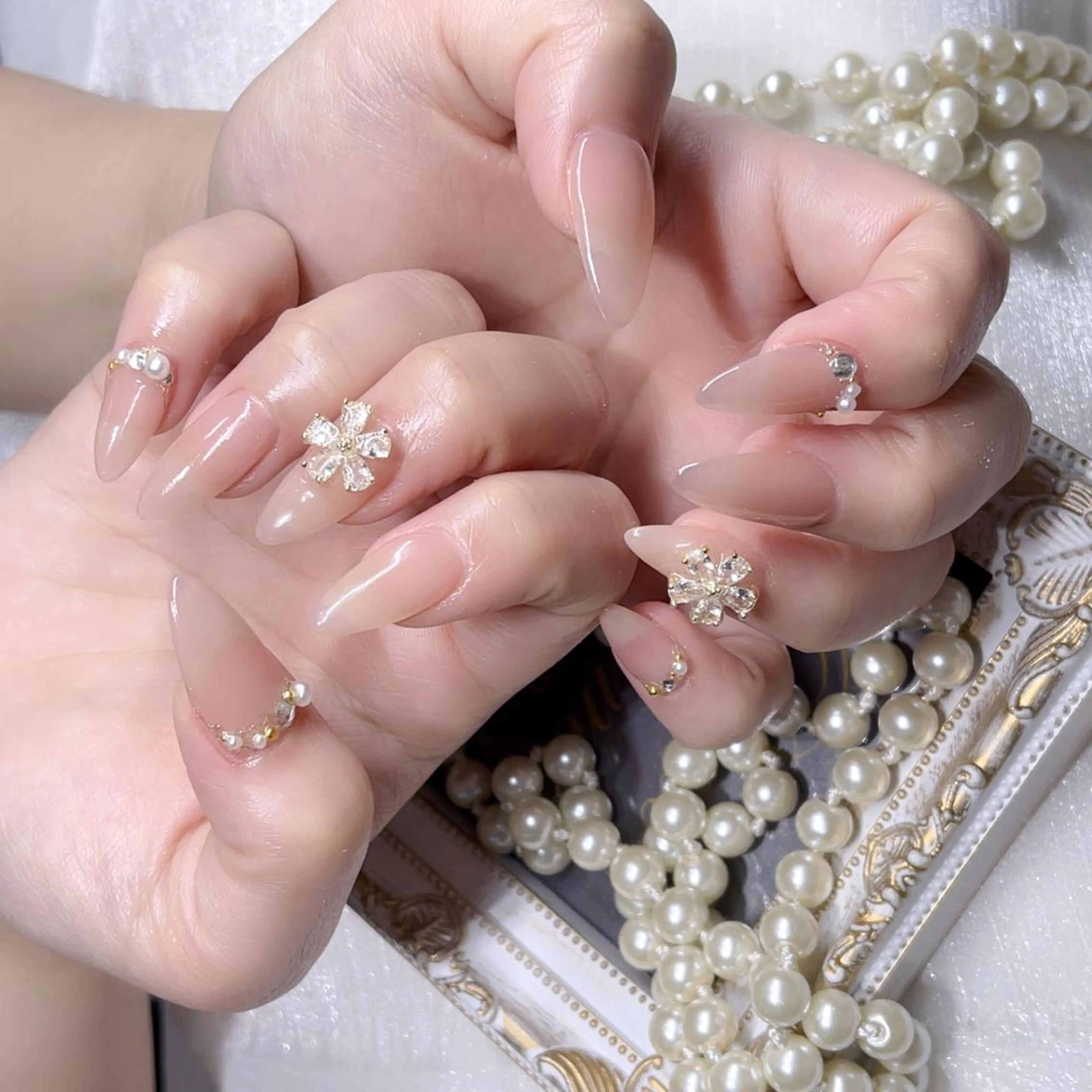 ネイル ハンドネイル Queens ciciのネイルデザイン