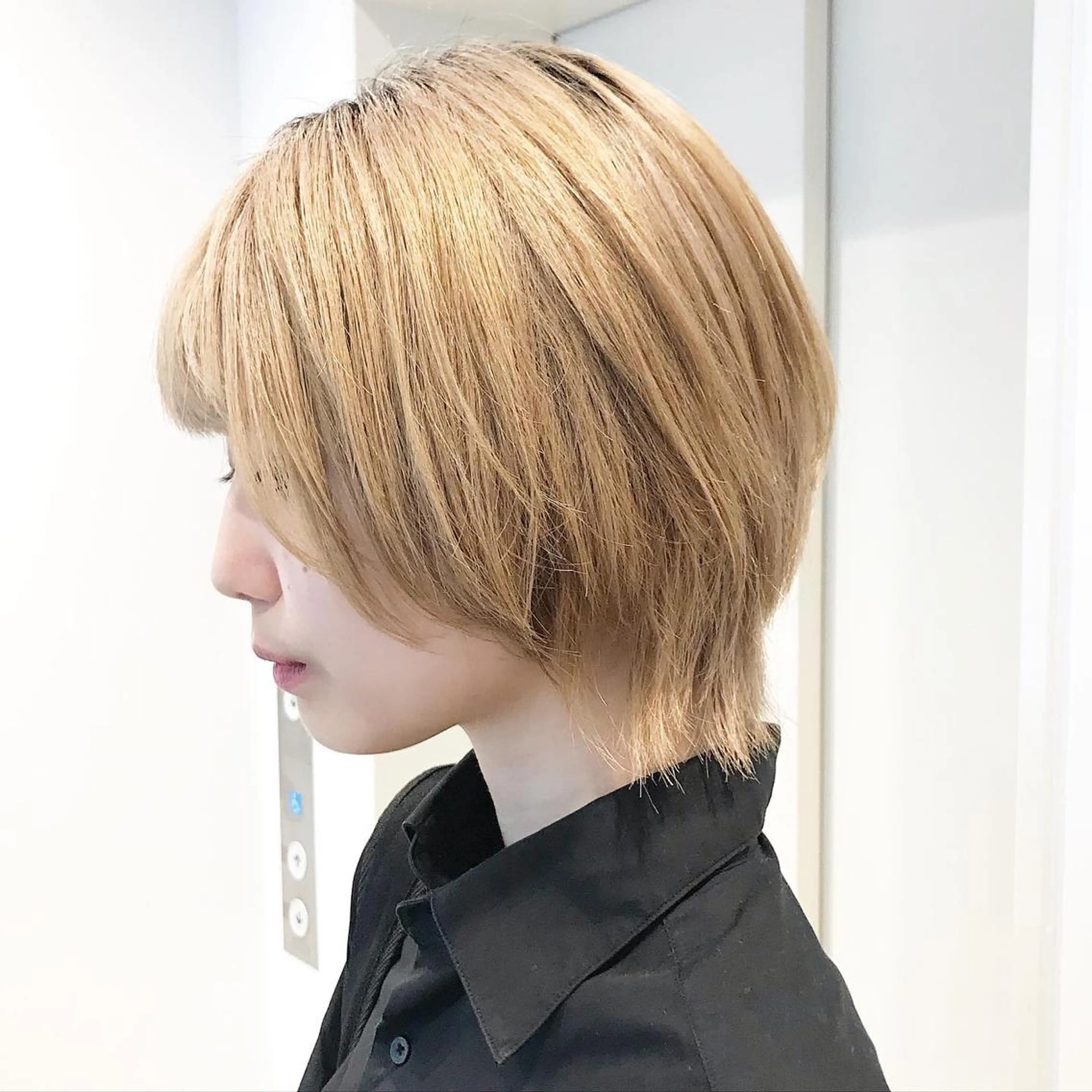 ショート ウルフカット カット ヘアカラー トリートメント ショートヘア💫 ハイトーン西田拓馬のヘアスタイル