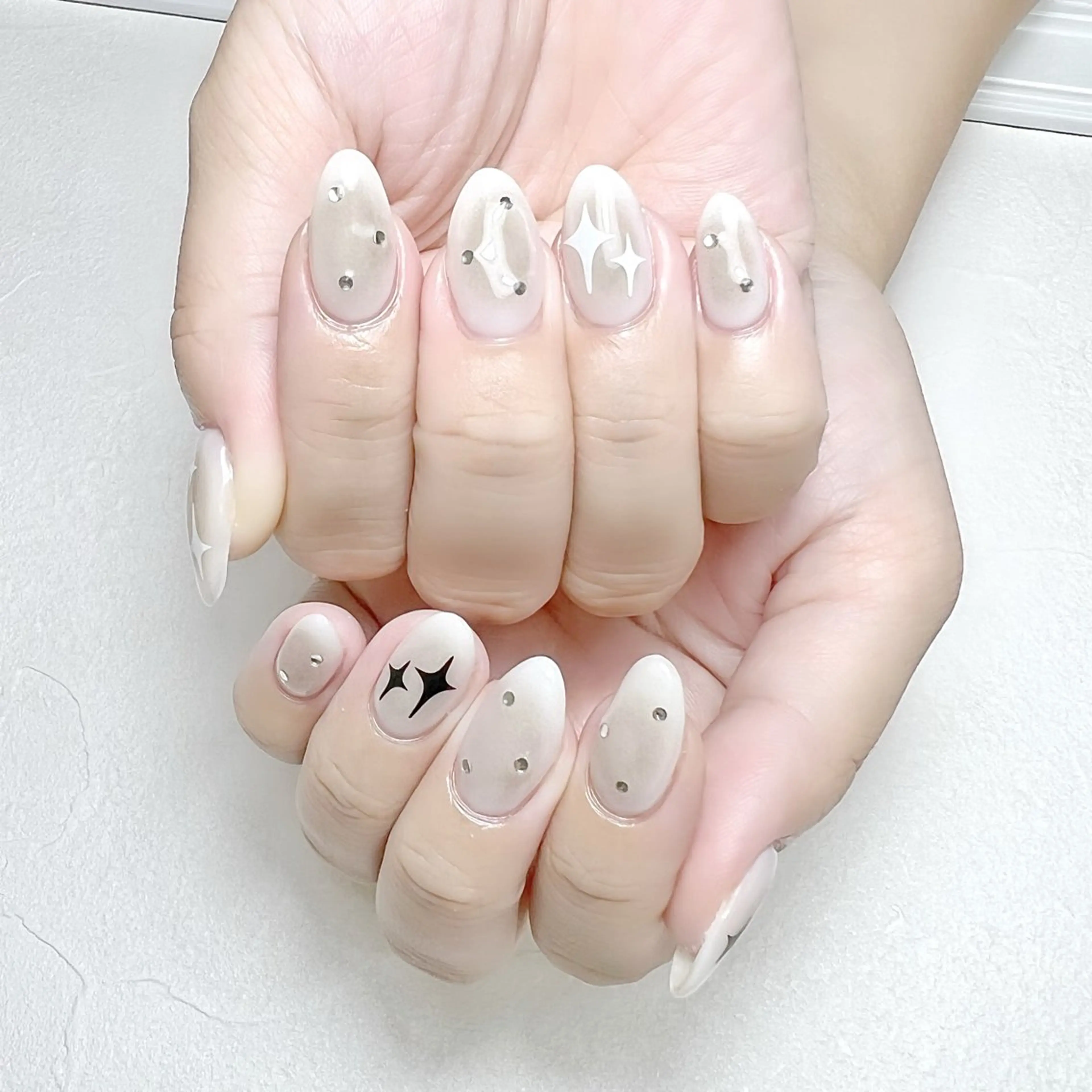 ネイル チークネイル キラキラネイル ワンホンネイル rouse nail RISATOのネイルデザイン