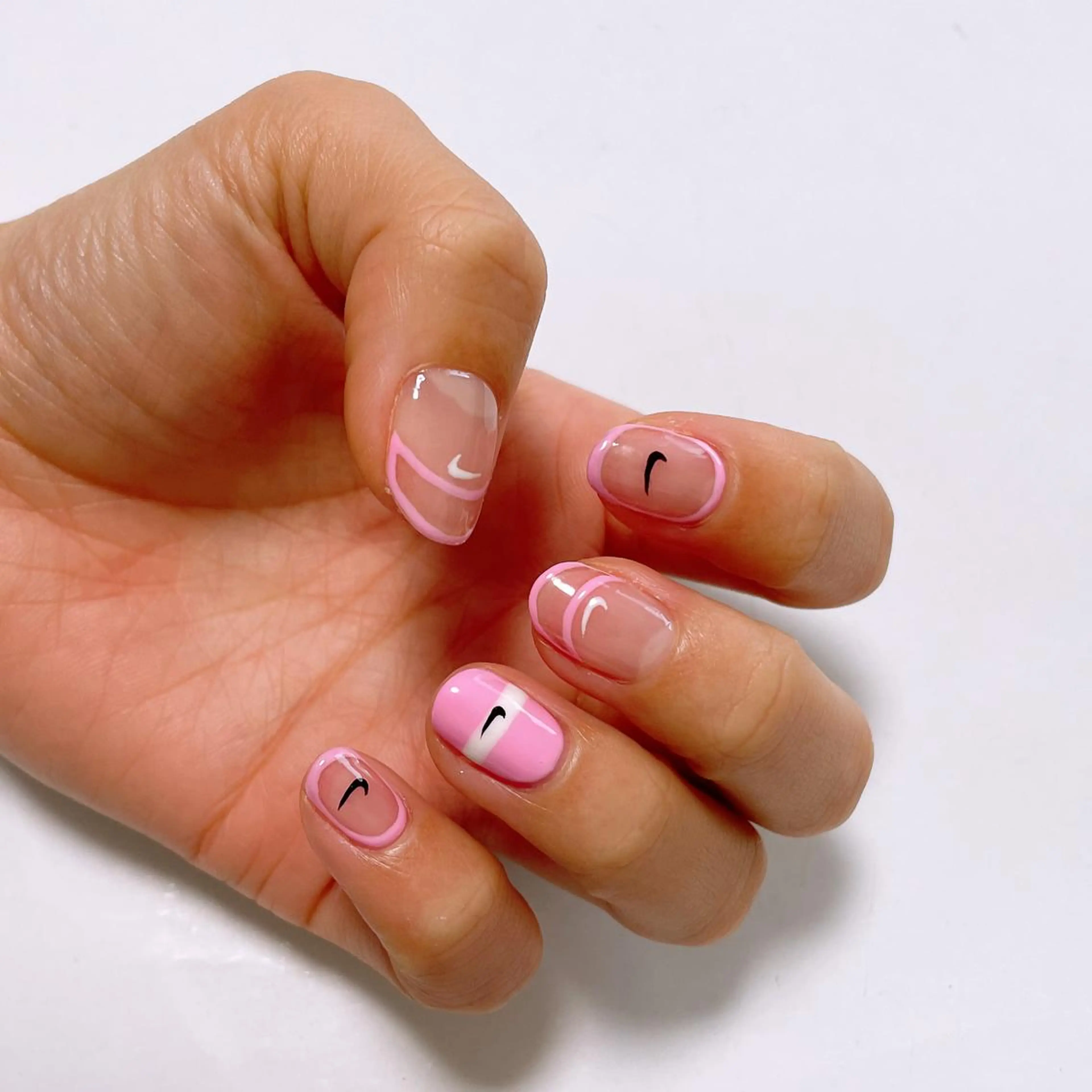 ネイル ハンドネイル VIERU 🌈🎀💖のネイルデザイン