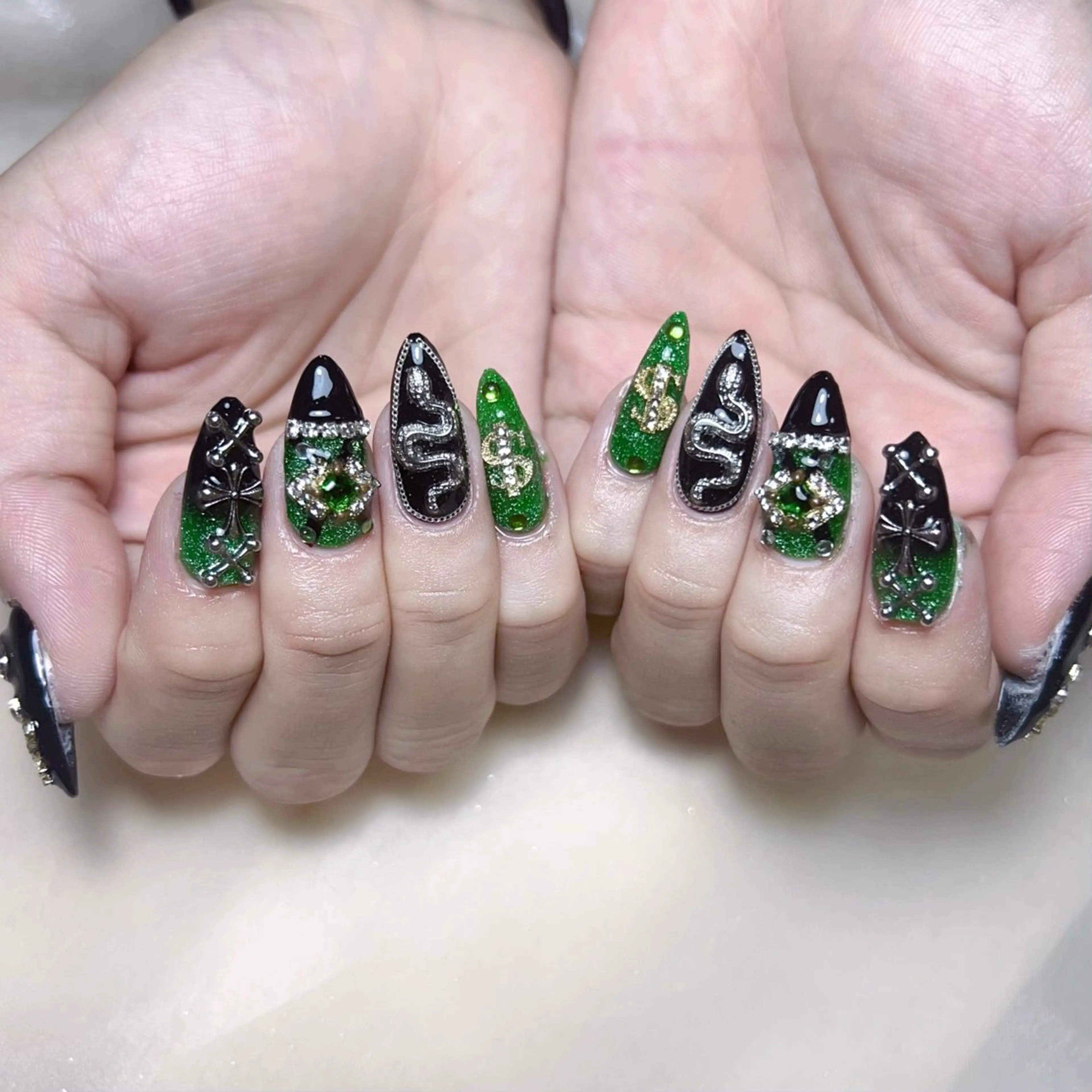 メンズ ネイル メンズ韓国風 アートネイル オーロラネイル ガーリー キラキラネイル ハンドネイル Nail salon 木にいるのネイルデザイン