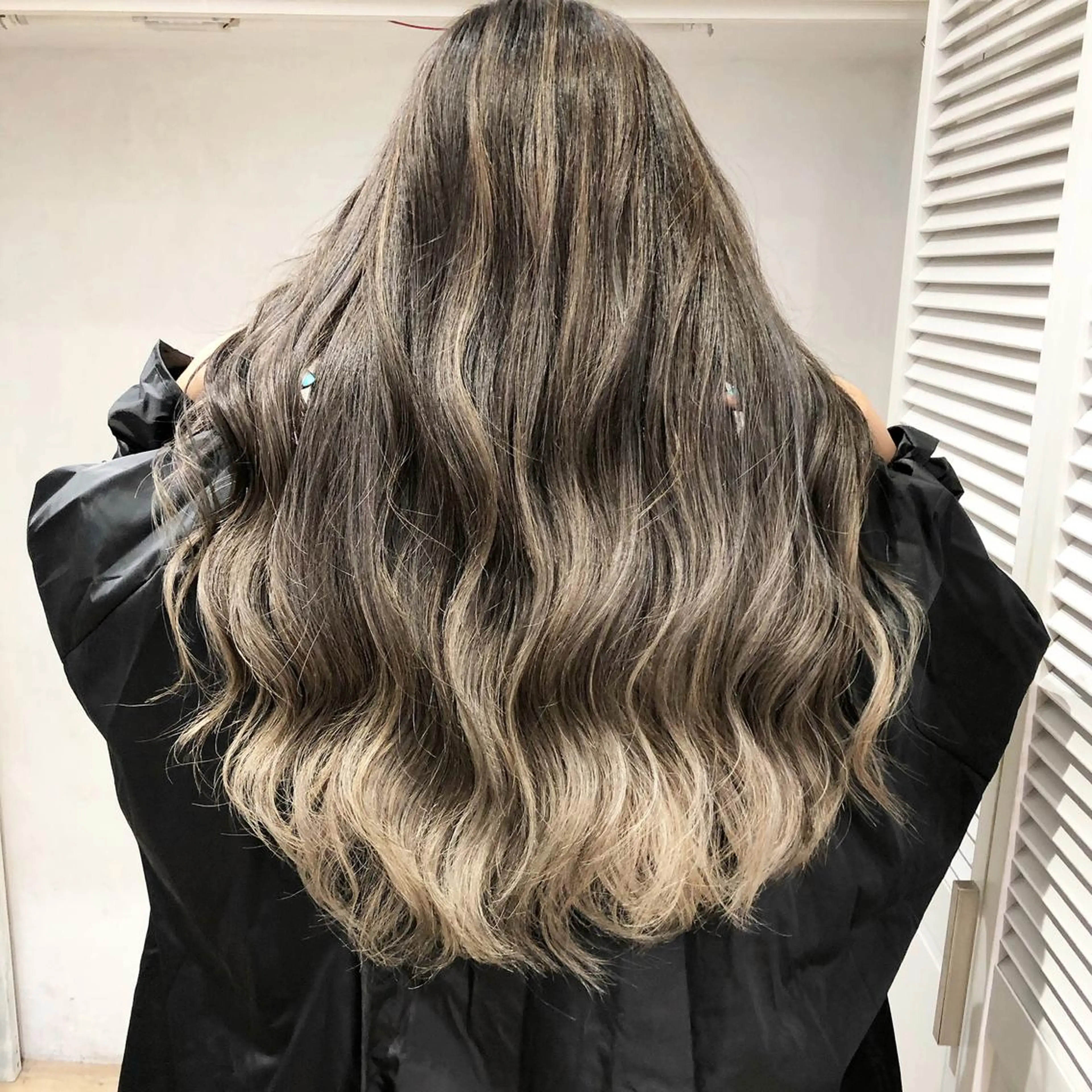 ロング カラー ブリーチ タナカ タクヤのヘアスタイル