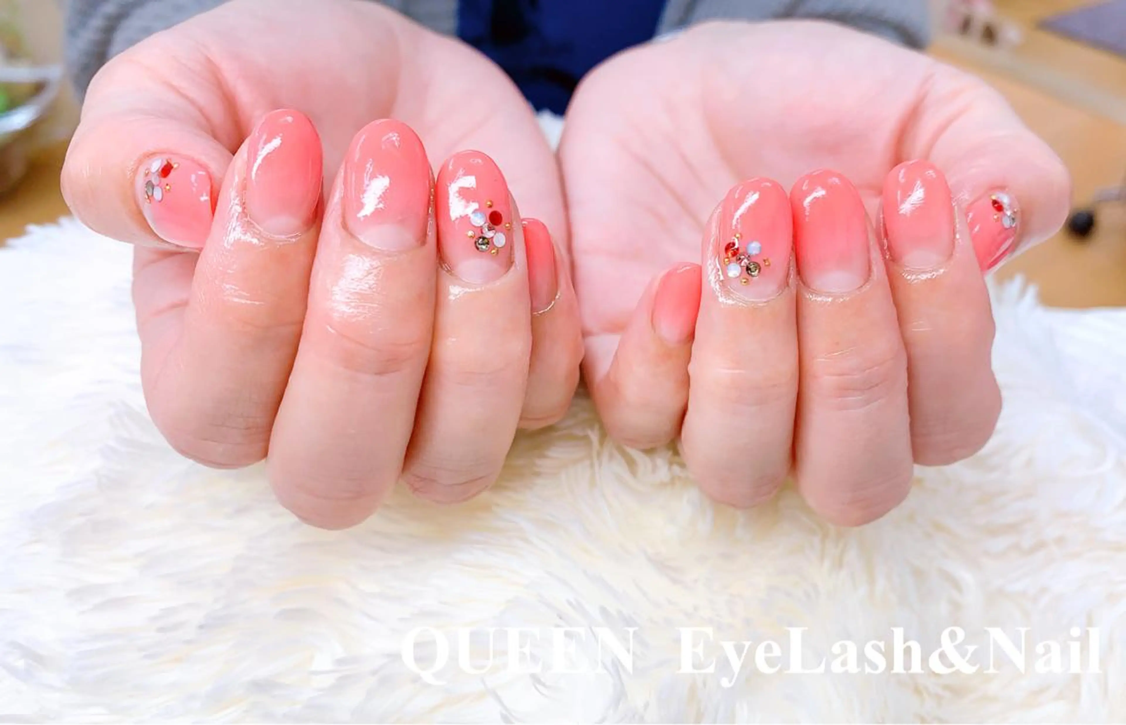 ミディアム カラー ネイル ストーンネイル Bloom Nailのネイルデザイン