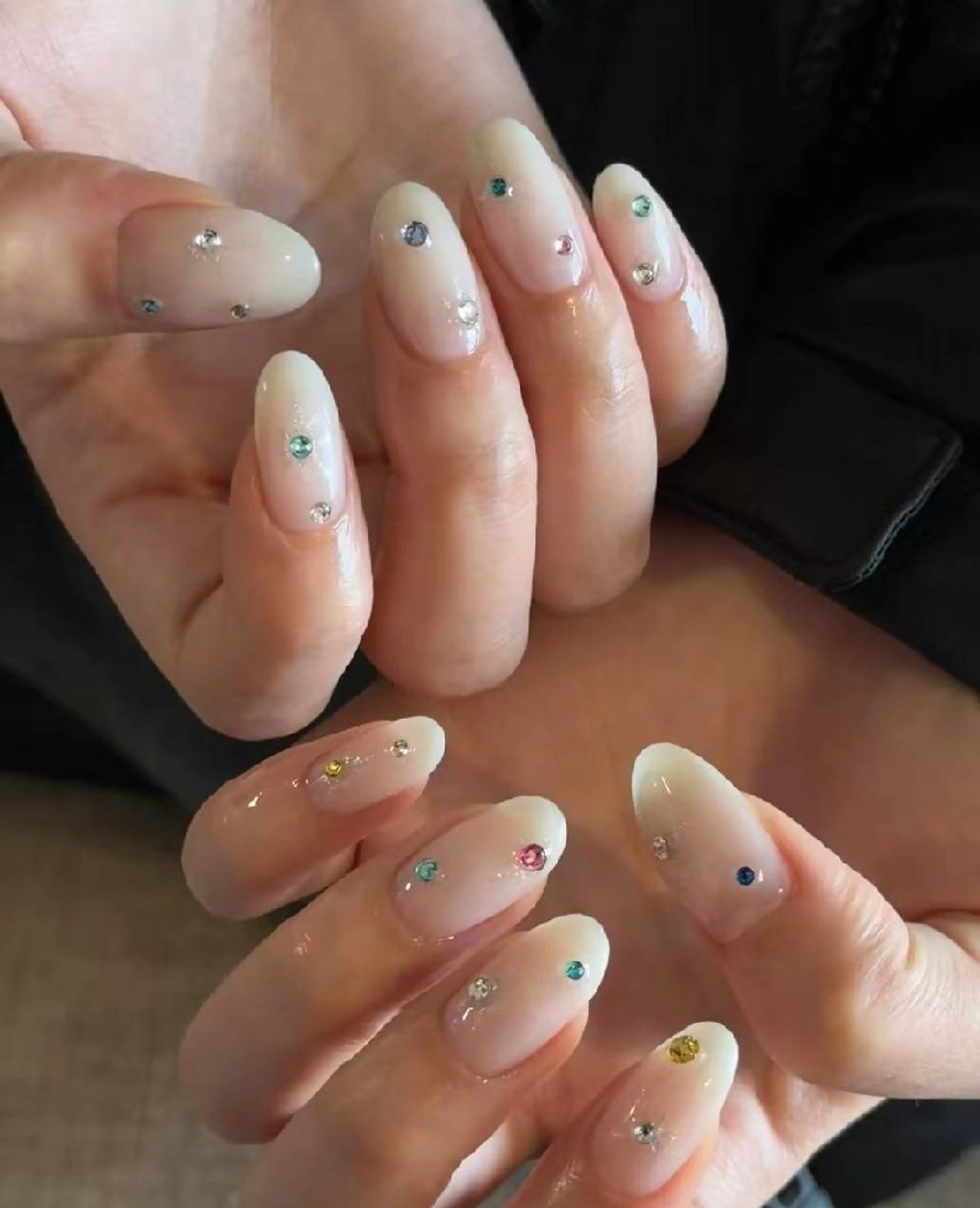 ネイル チークネイル フレンチネイル ジェルネイル ガーリー キラキラネイル ハンドネイル UM Nail Salonのネイルデザイン