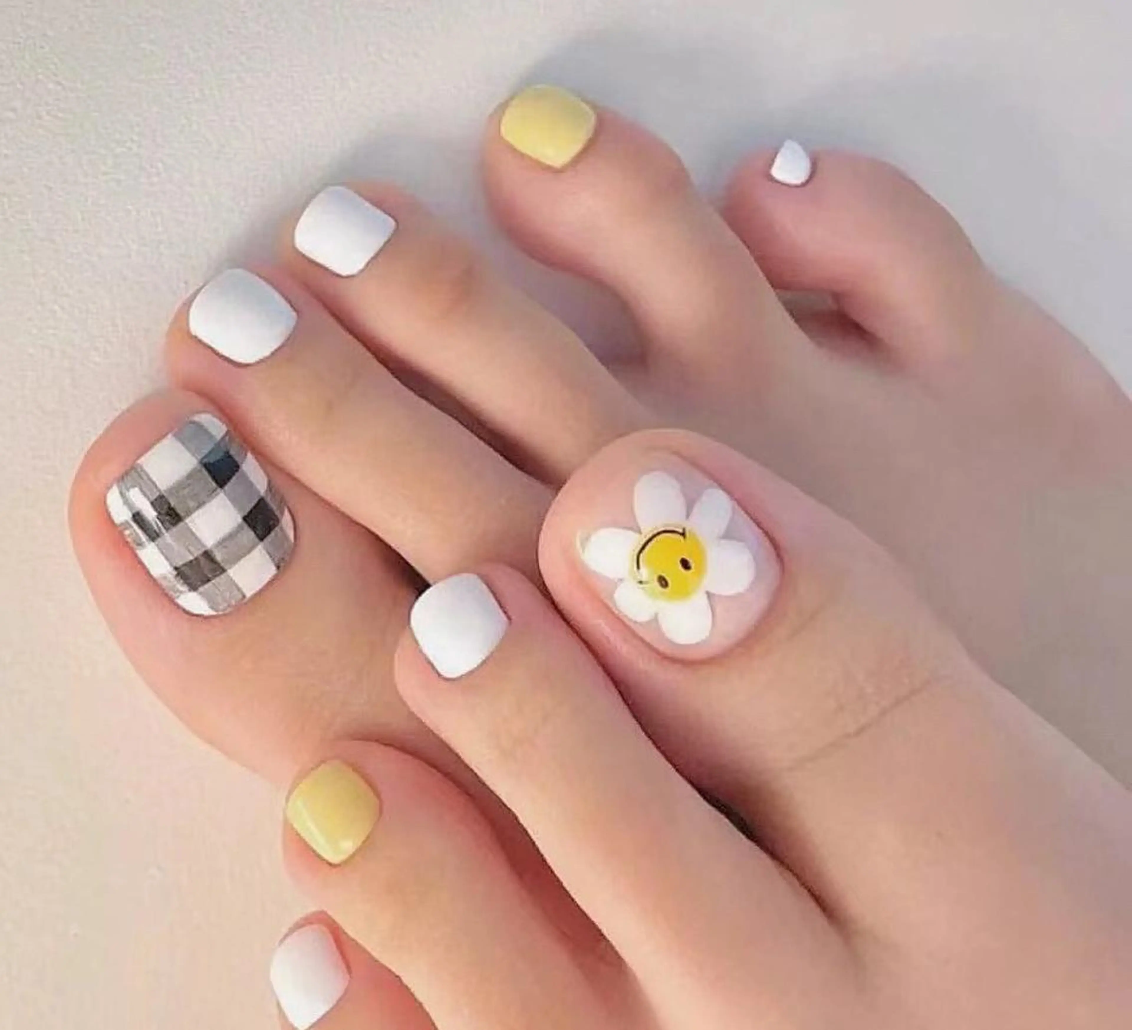 ネイル MoonNail ユリ🌸のネイルデザイン
