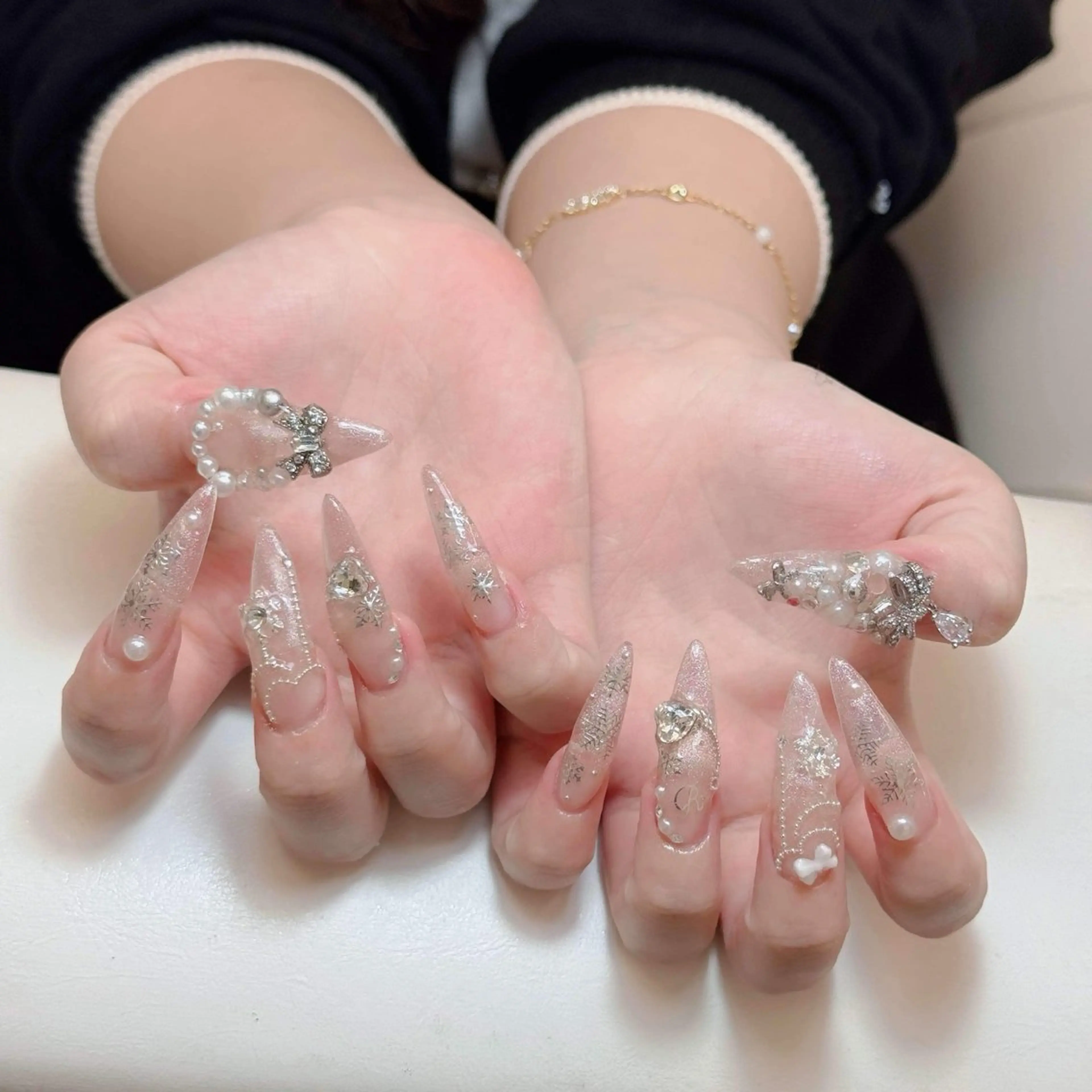 ネイル チークネイル フレンチネイル ジェルネイル ガラスフレンチ 韓国ネイル ハンドネイル ハンドケア Anh Nail 歌舞伎町のネイルデザイン