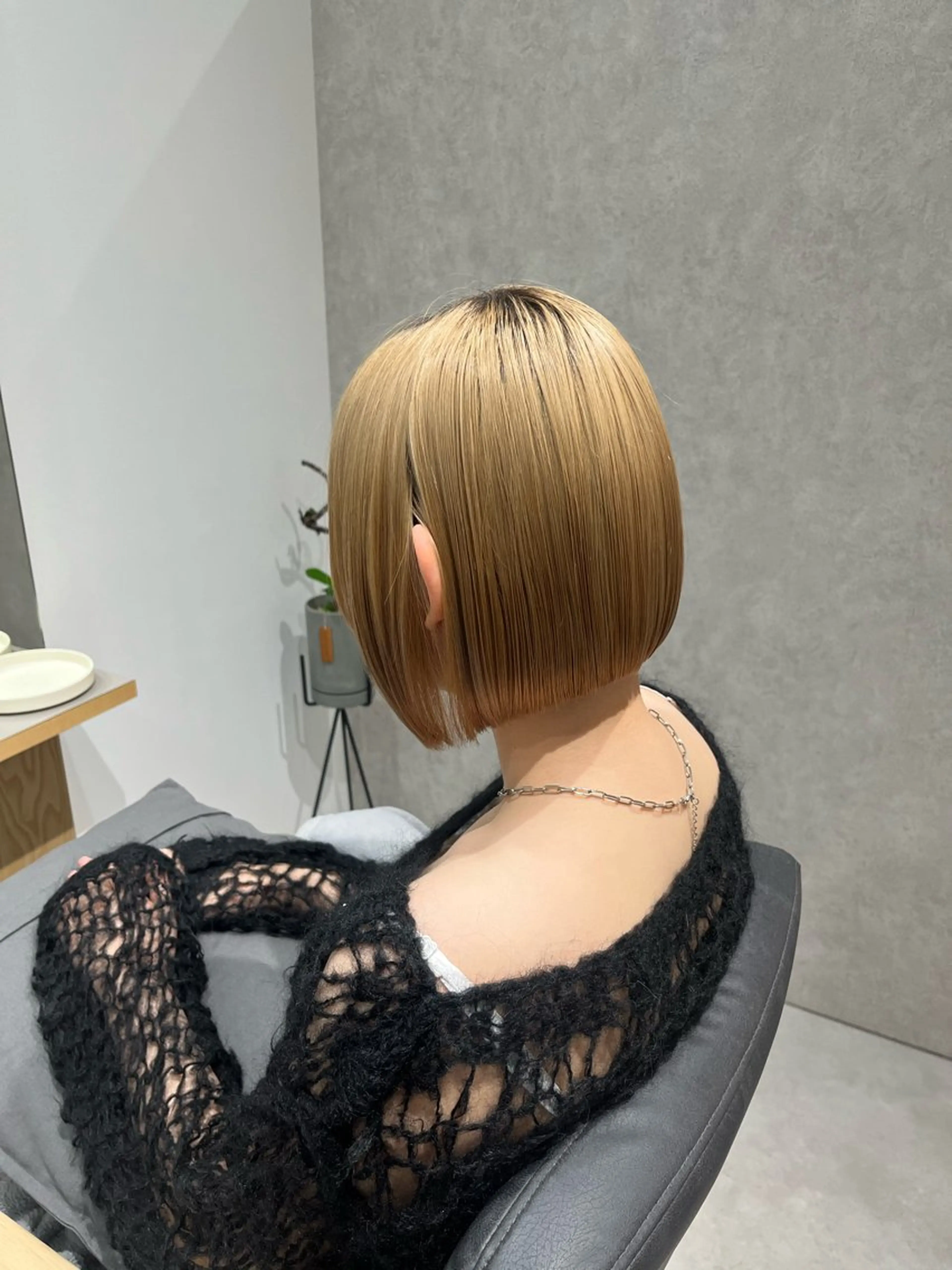 ショート カラー グレージュ 似合わせボブ solua上本町のヘアスタイル