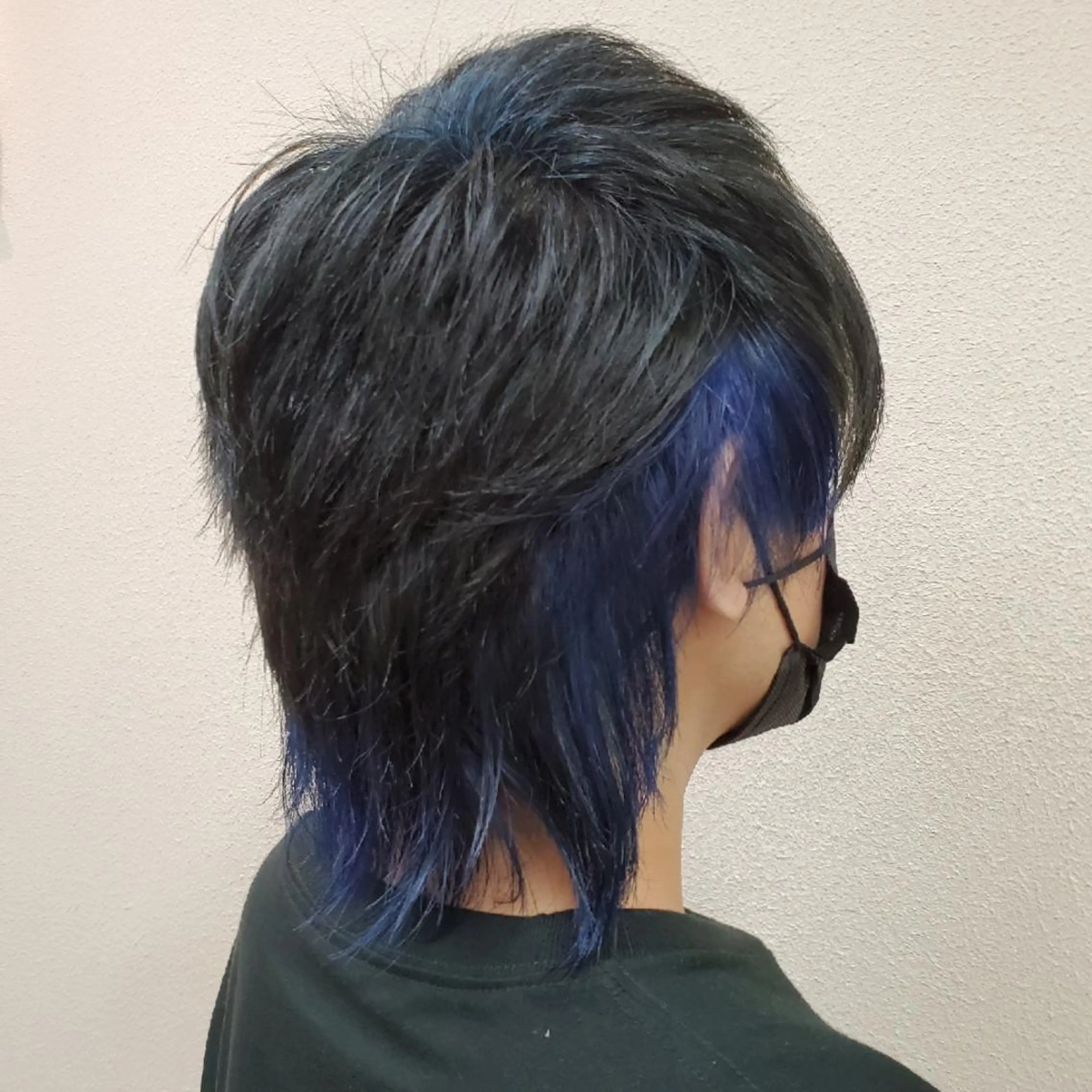 メンズ カラー 黒髪 ブルーカラー ブルーブラック 推しアニメカラー🌈 ツヤ透明感カラー🦄のヘアスタイル