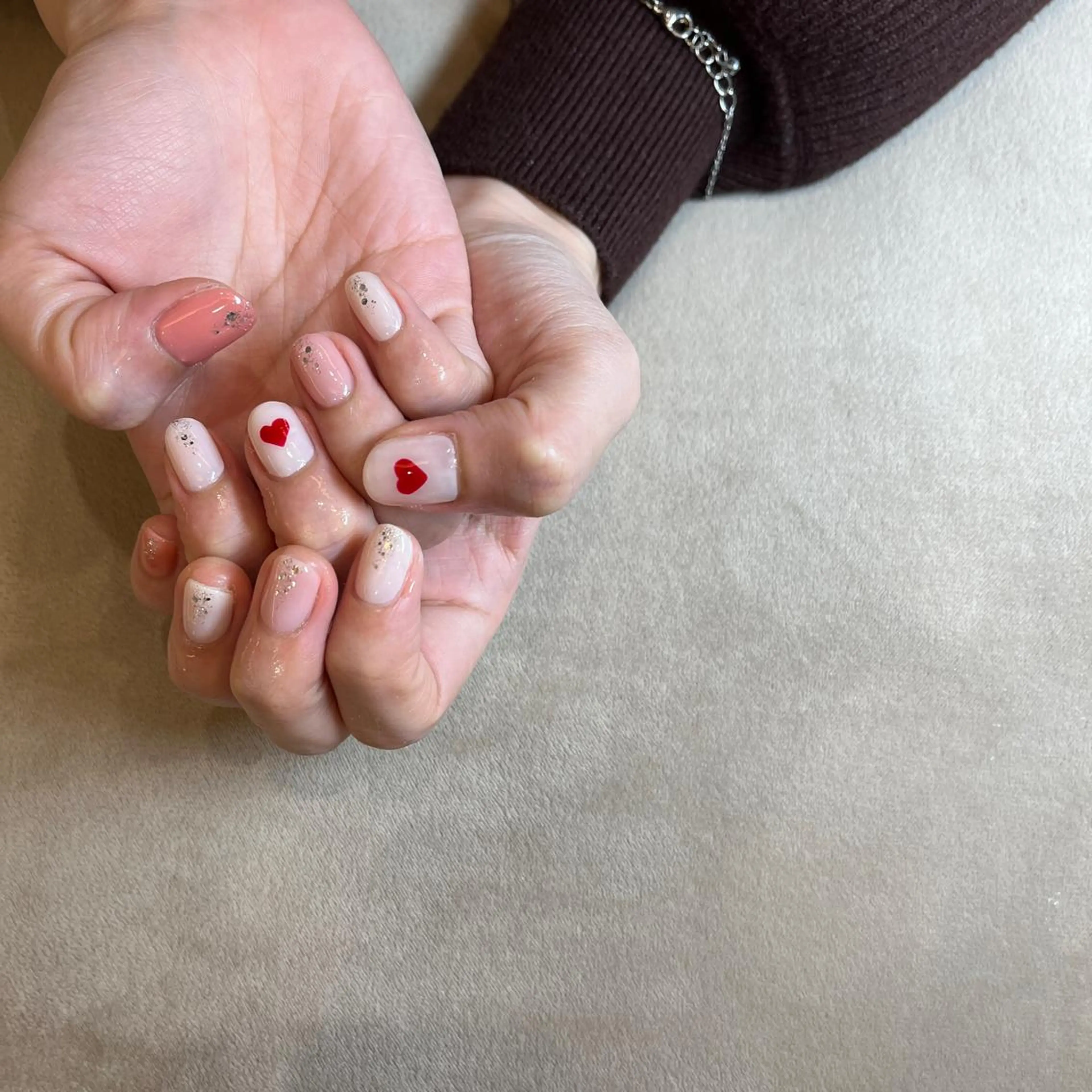 ネイル ハート キラキラネイル ピンク バレンタイン フリーランス¨̮⃝ ネイリストOKADAのネイルデザイン