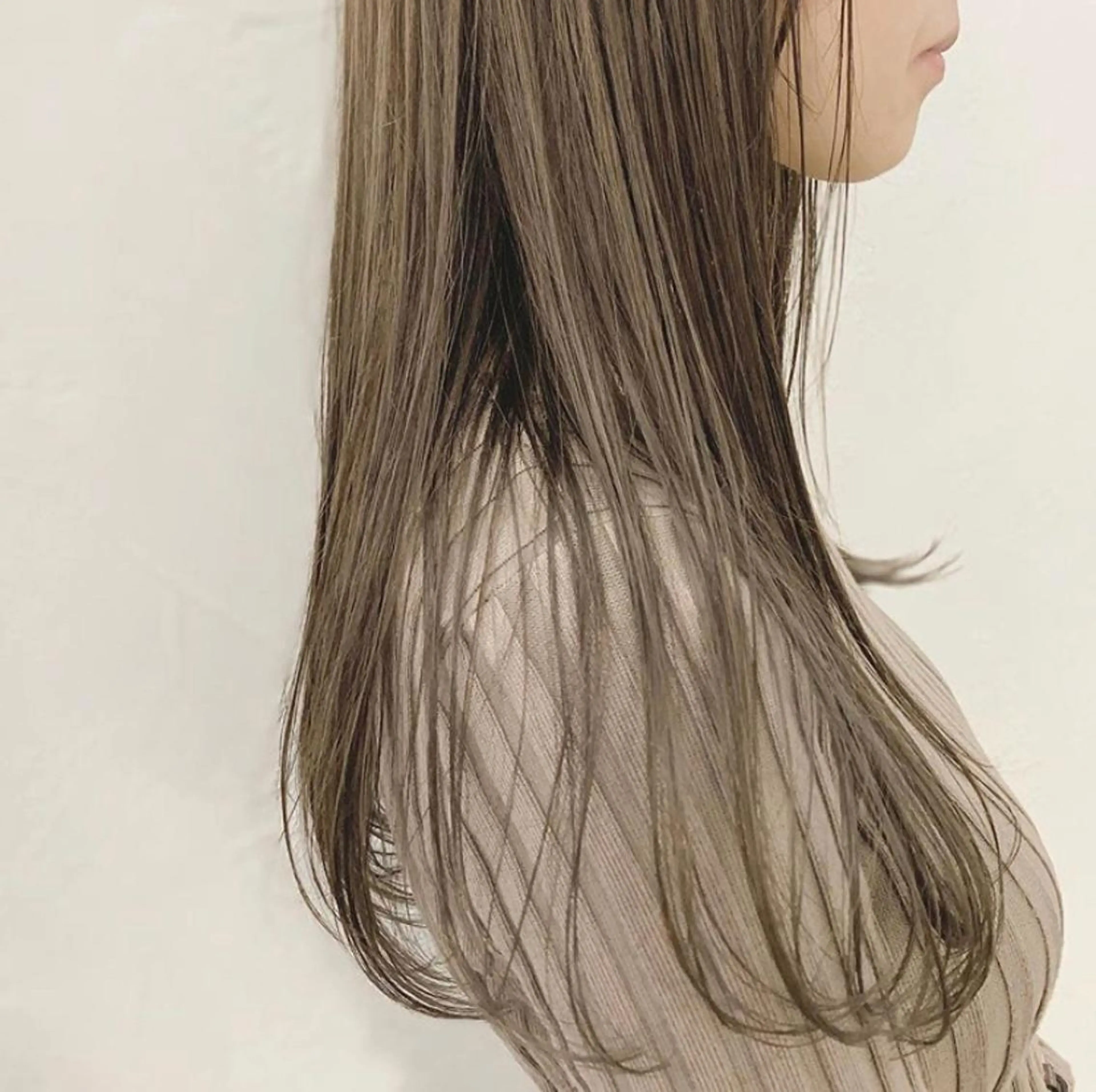 ロング カラー マツエク・マツパ ヘアカラー トリートメント ハイトーンボブ 前田 表参道　グレージュのヘアスタイル