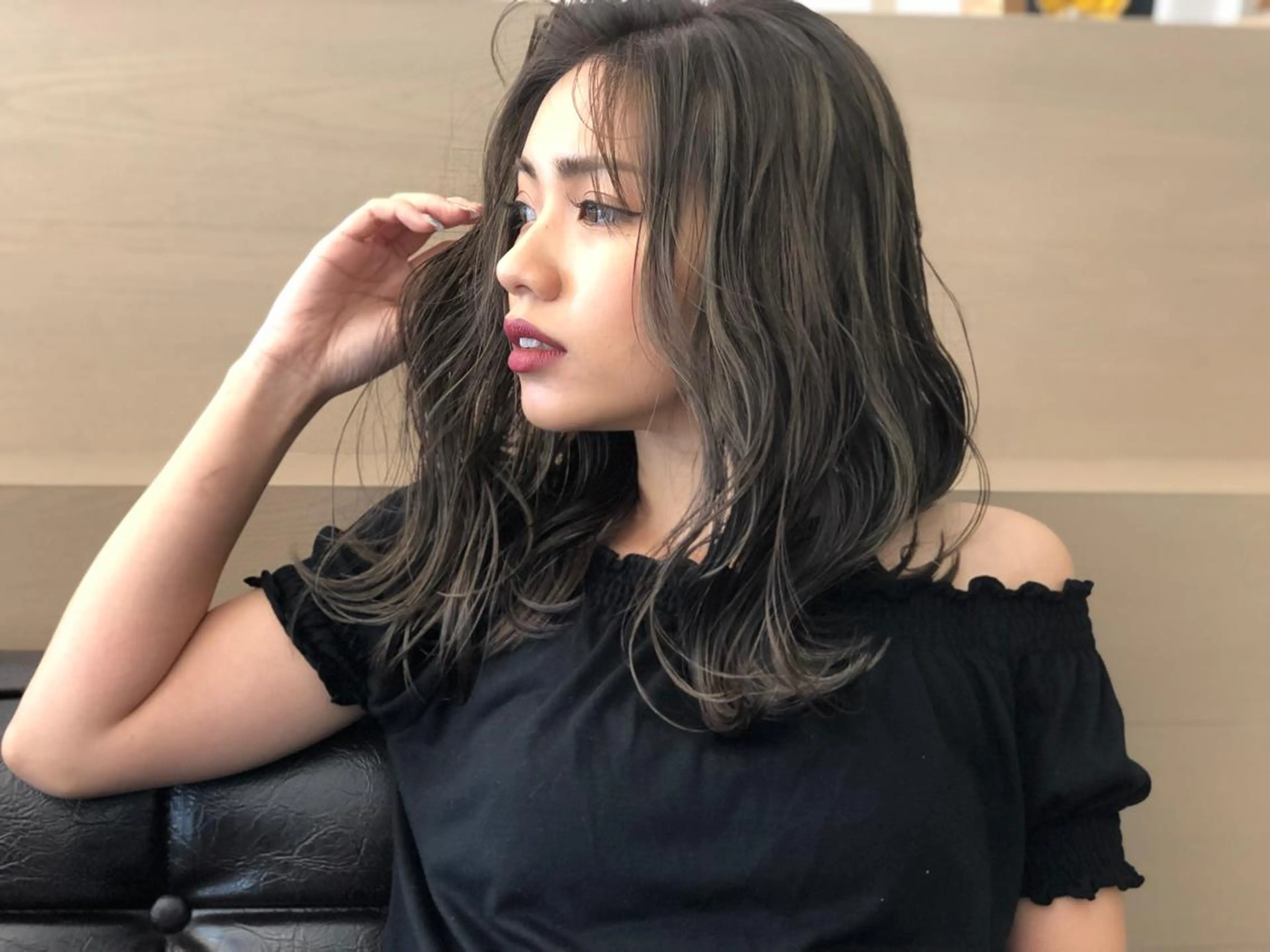 セミロング カラー ハイライトカラー ハイライト ヘアカラー 松本 明日可のヘアスタイル