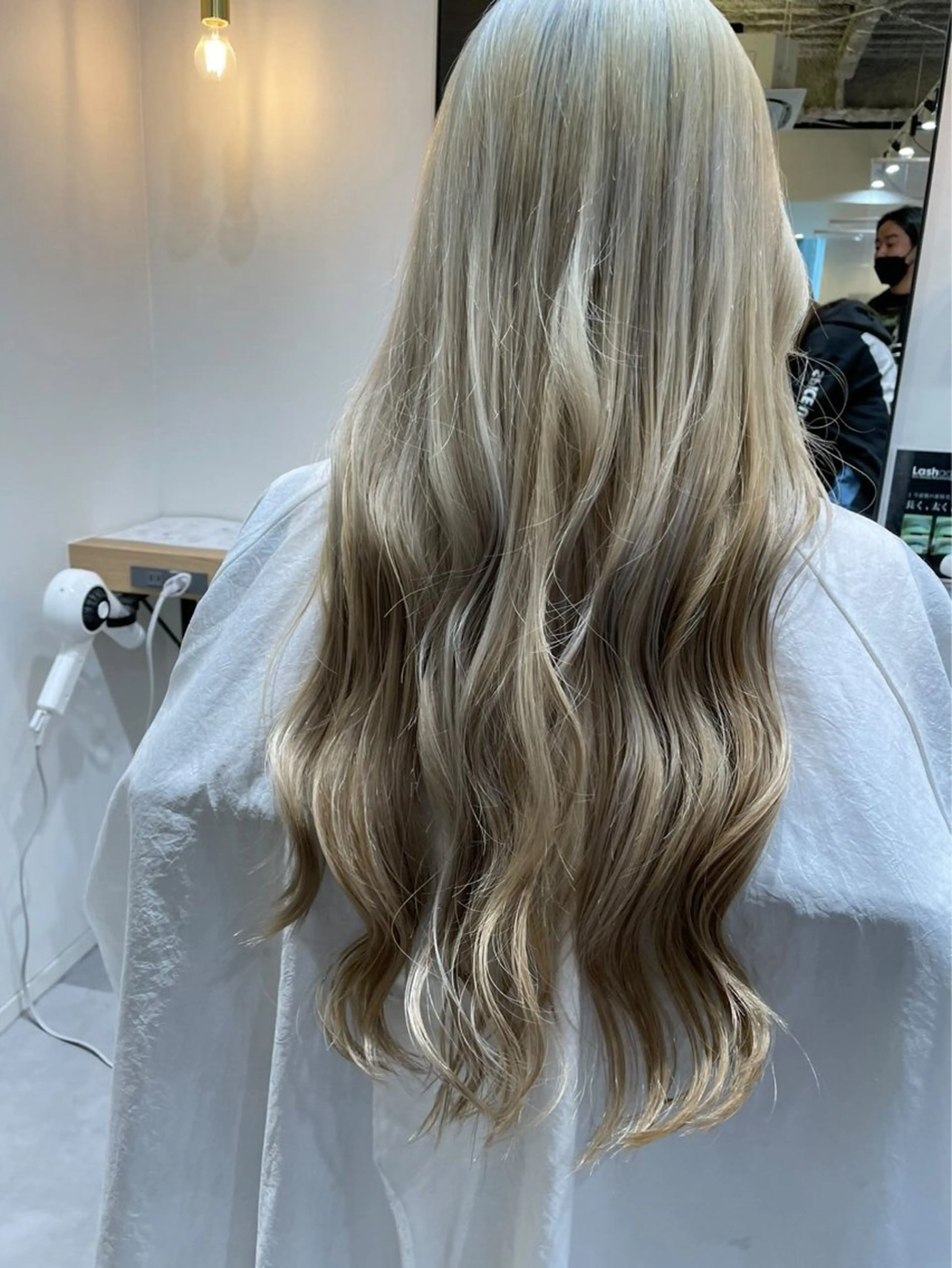 ロング カラー ヘアアレンジ ベージュカラー ハイトーンカラー ホワイトベージュ カット ヘアカラー トリートメント ヘッドスパ cocotte 💟草間紫音💟のヘアスタイル