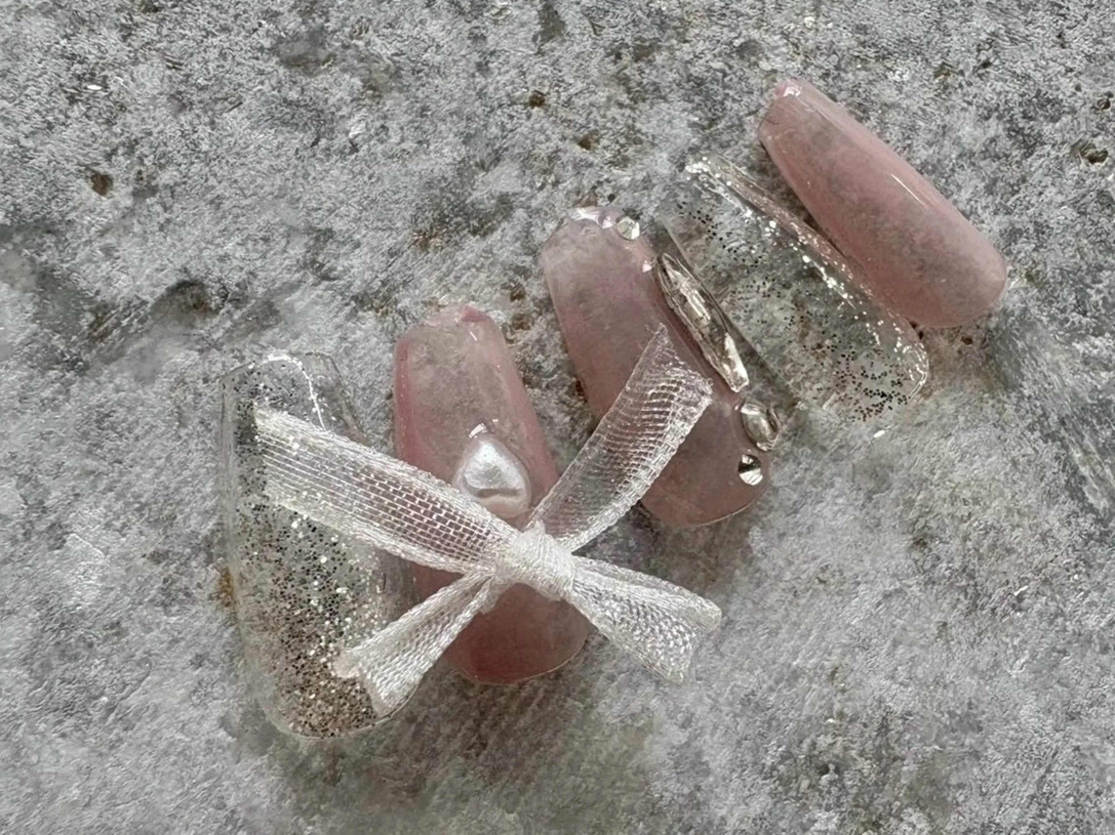 ネイル リボン 黒須莉奈 IRYのネイルデザイン