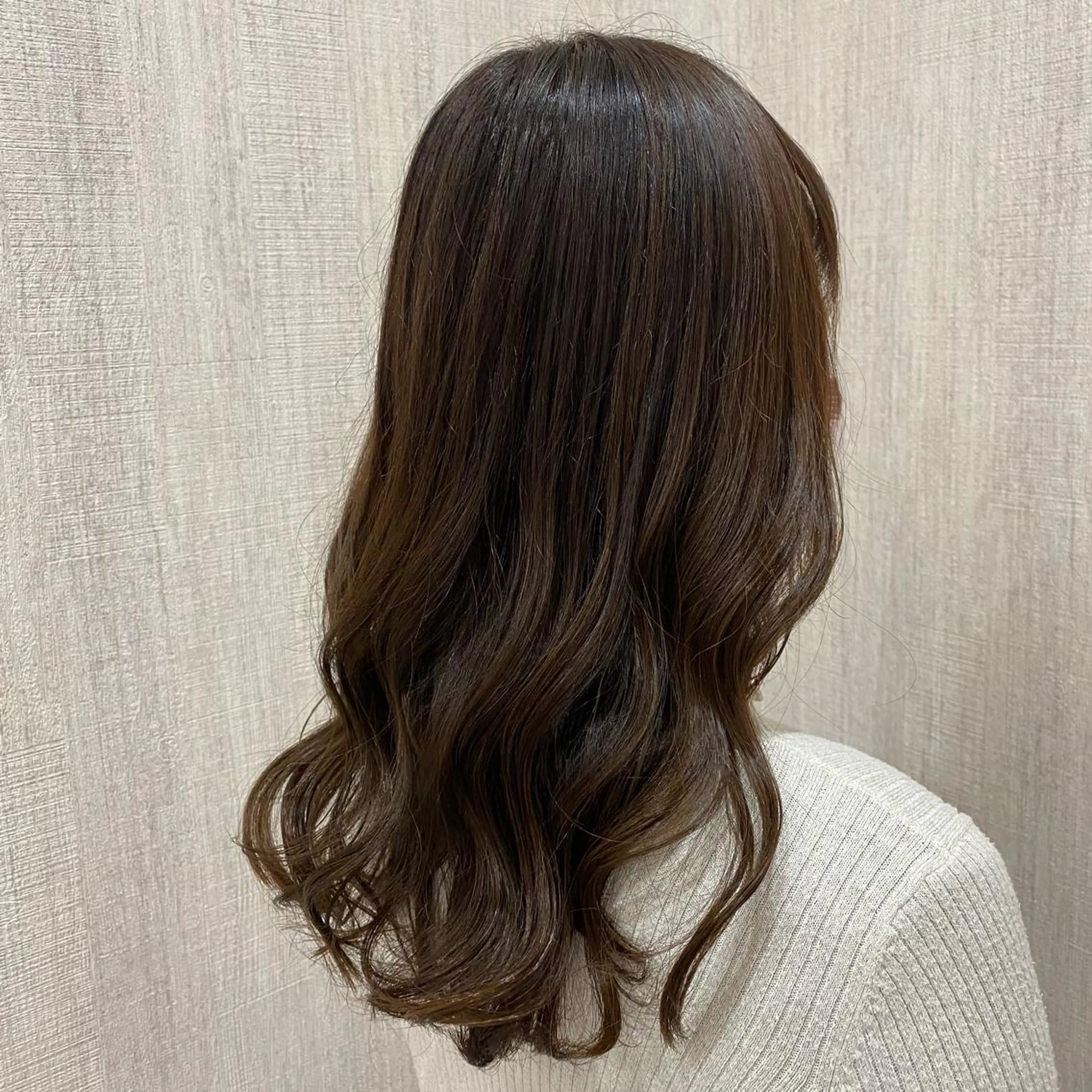 セミロング カラー カット ヘアカラー トリートメント 🫧透け感⋆艶髪💎 山口アヤカのヘアスタイル