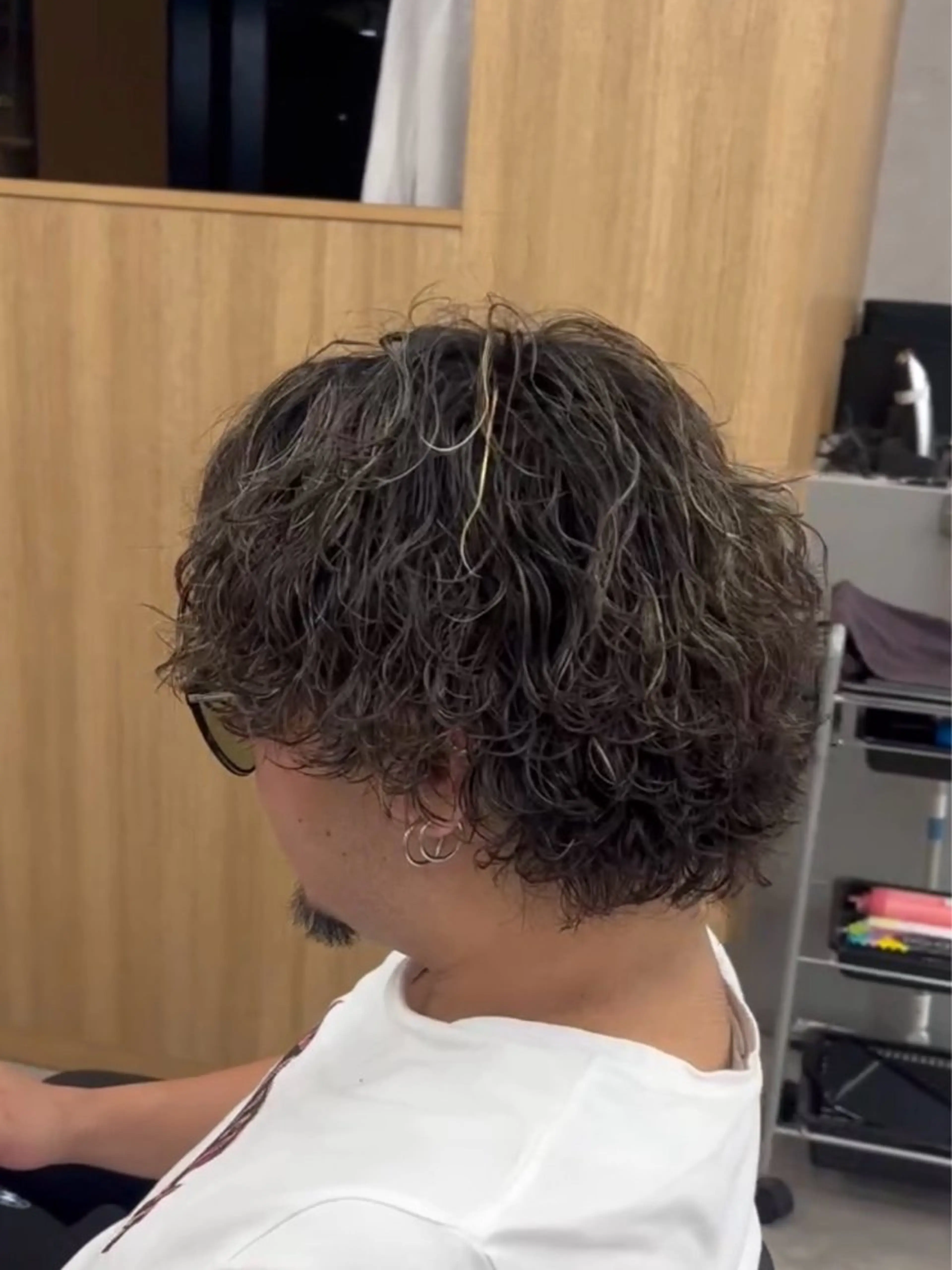 ミディアム パーマ メンズ ミディアムパーマ メンズパーマ 波巻きパーマ メンズパーマカット 達人/涼のヘアスタイル