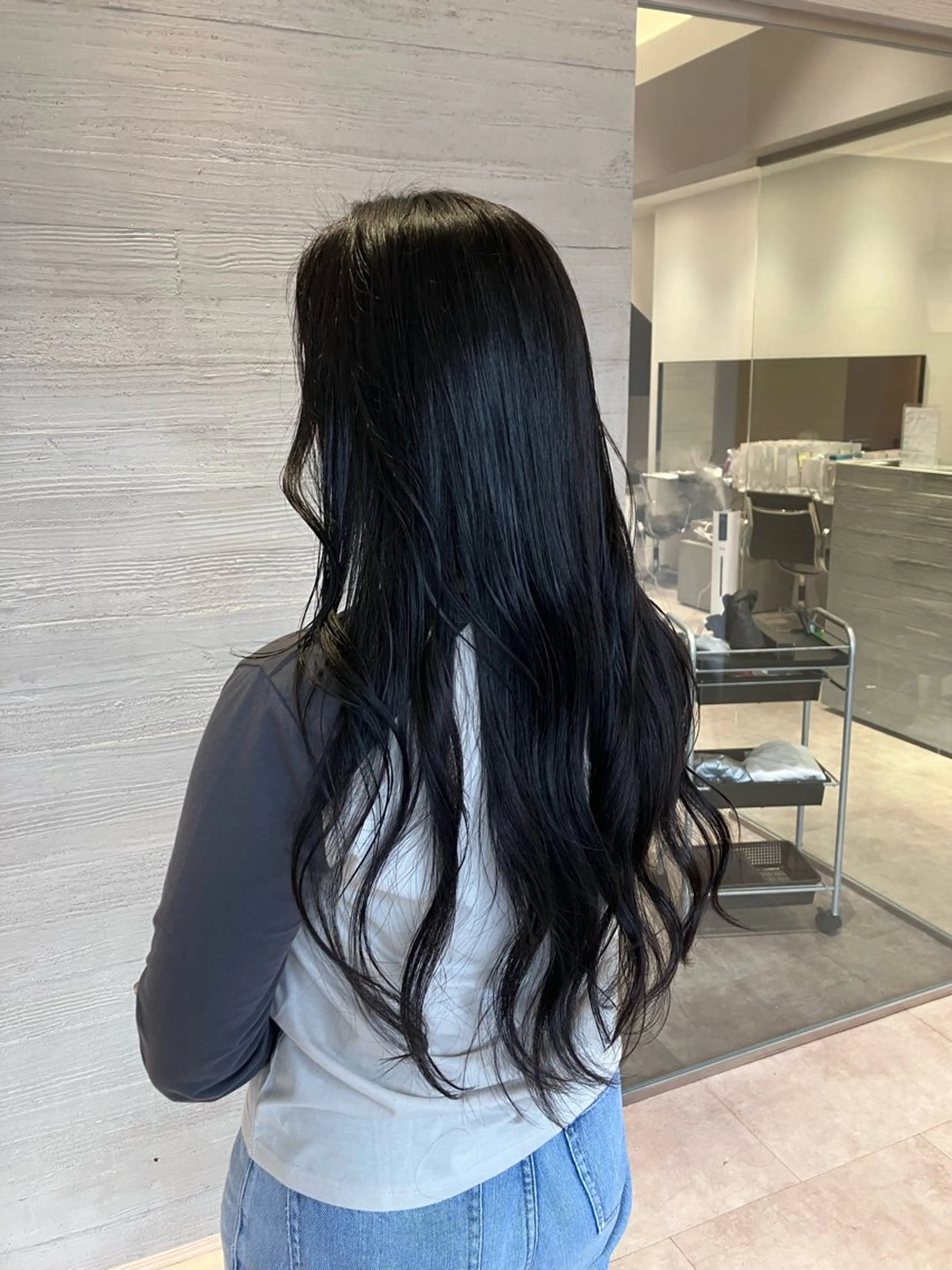 ロング カラー サキ🤍ハイトーン 🩰くびれ巻きヘアのヘアスタイル