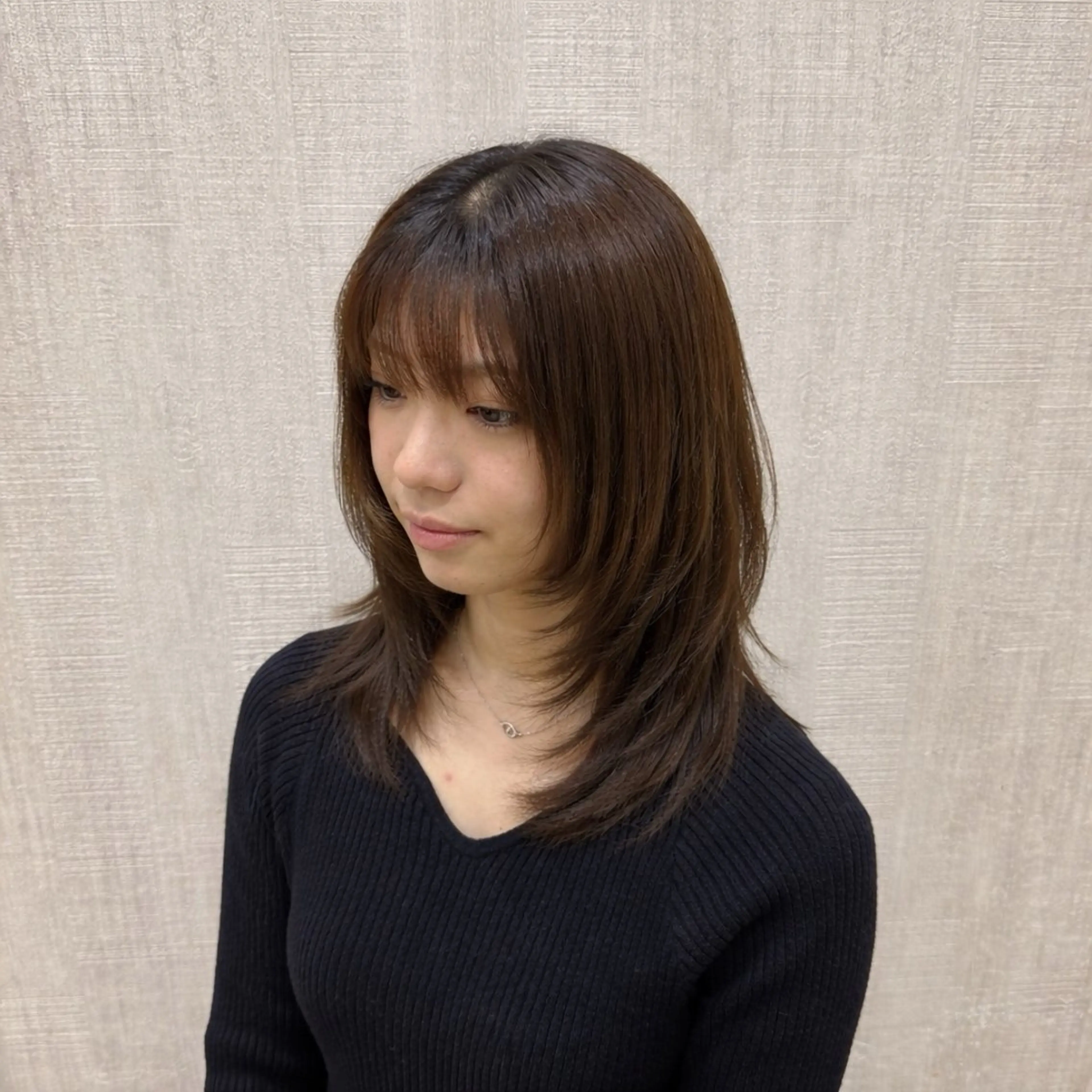 ミディアム くびれヘア レイヤーカット 小顔カット カット ヘアカラー トリートメント 店長✨レイヤー✖️ 髪質改善✖️韓国ヘアのヘアスタイル