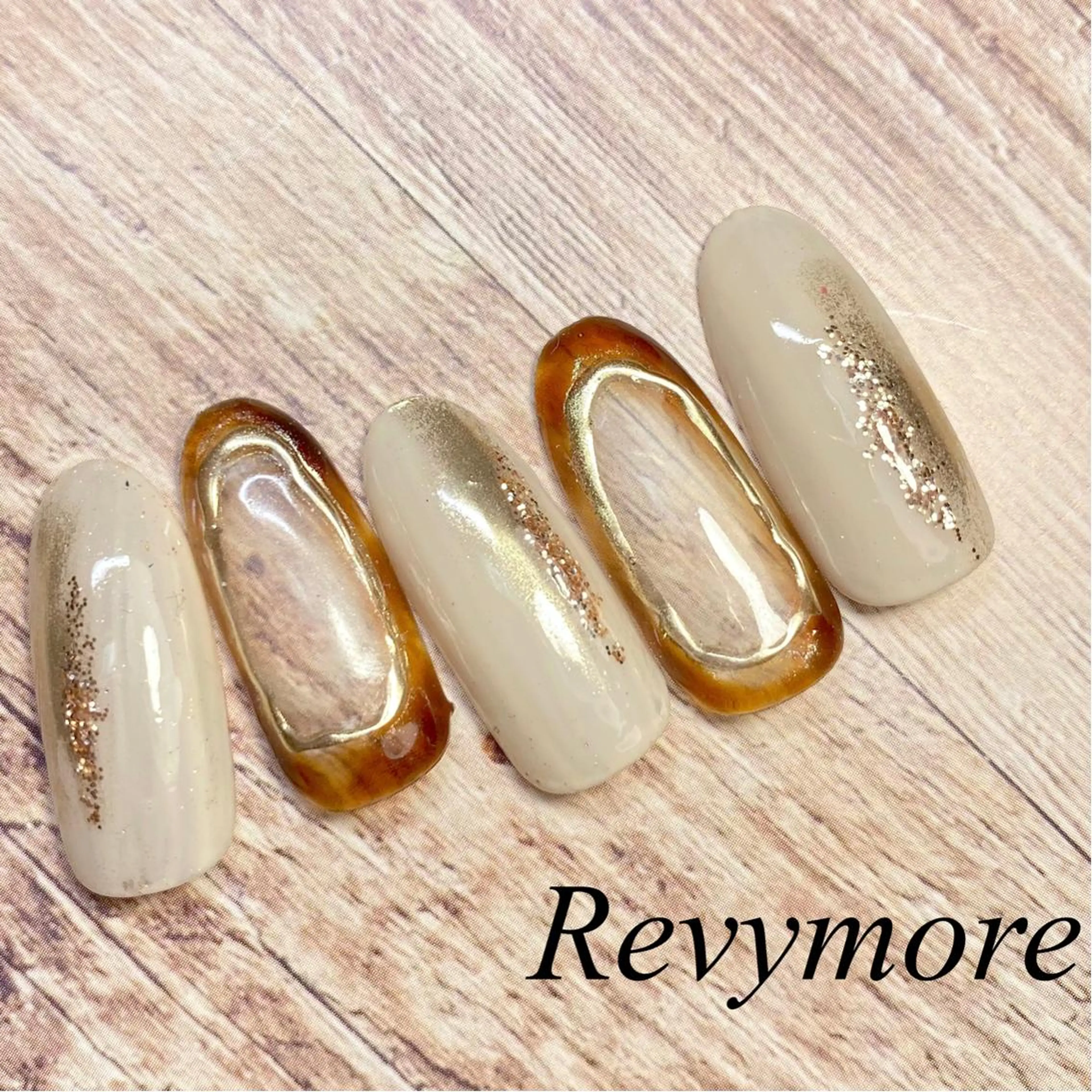 ショート ネイル べっ甲ネイル フットネイル ジェルネイル ミラーネイル シンプルネイル nail salon Revymore所属・nail salon Revymoreのネイルデザイン