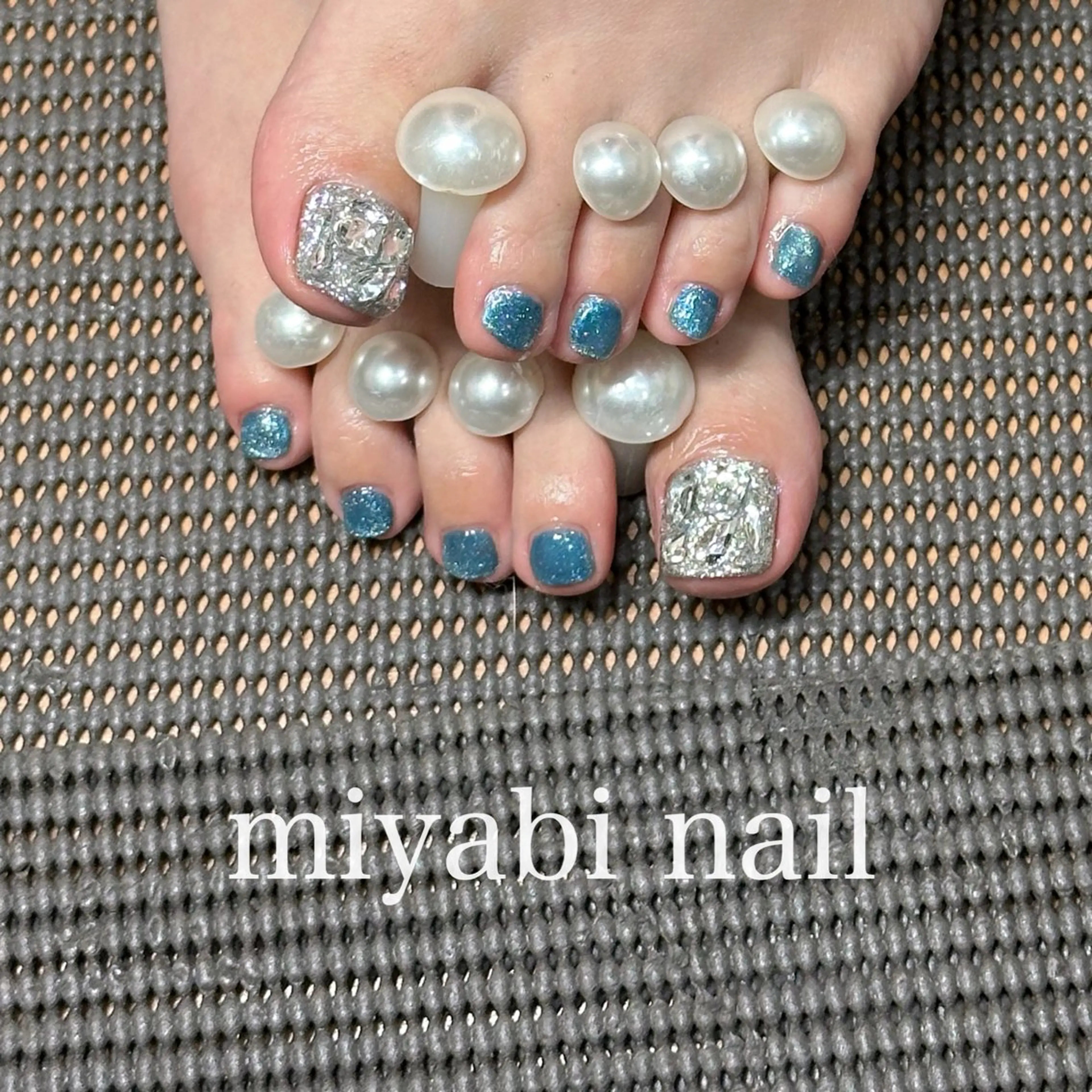 ネイル ブルー フットネイル キラキラネイル マグネットネイル フットネイル miyabi nail 桂川駅近くのネイルデザイン
