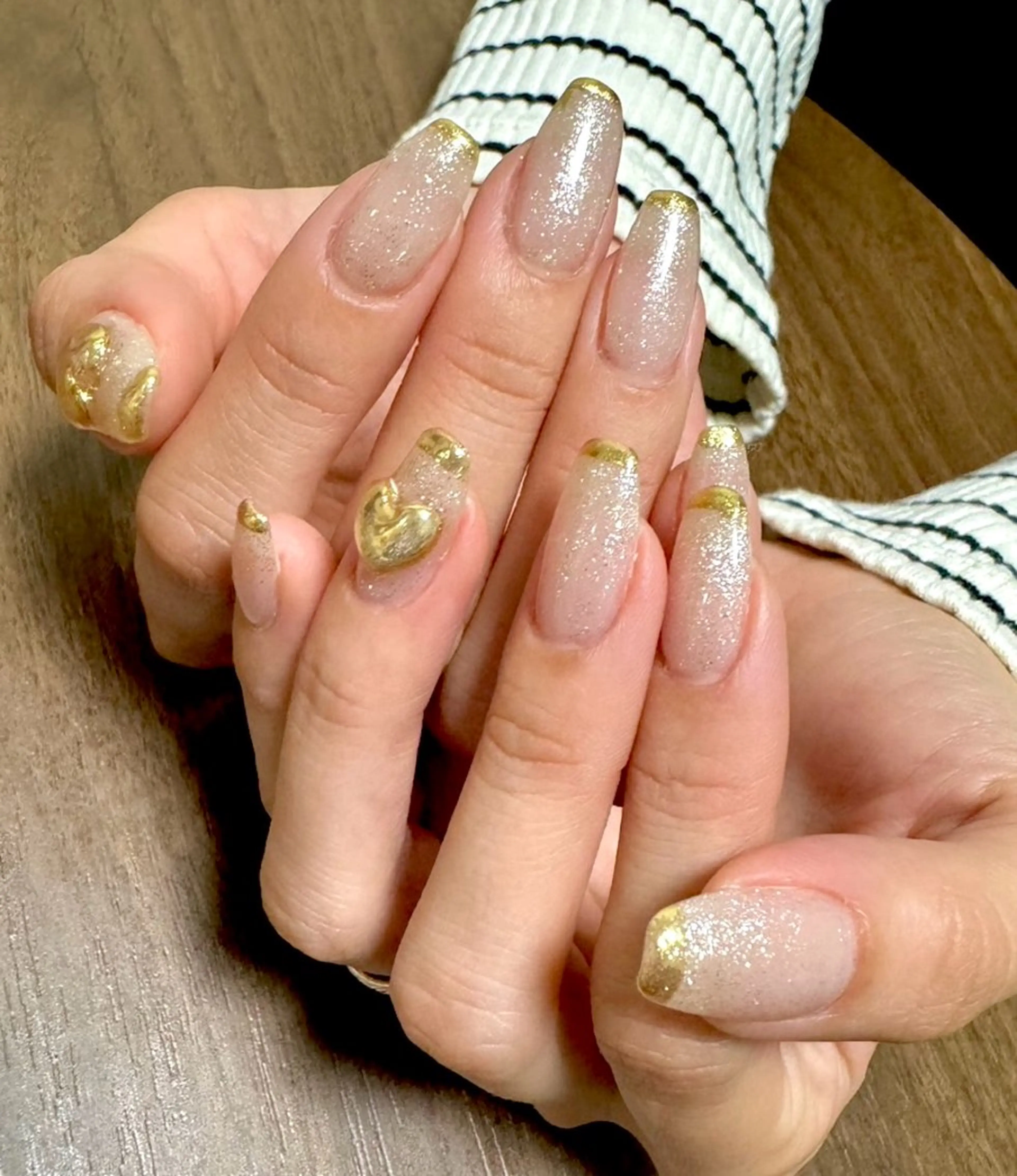 ネイル ハート ミラーネイル ぷっくりネイル moa nailのネイルデザイン