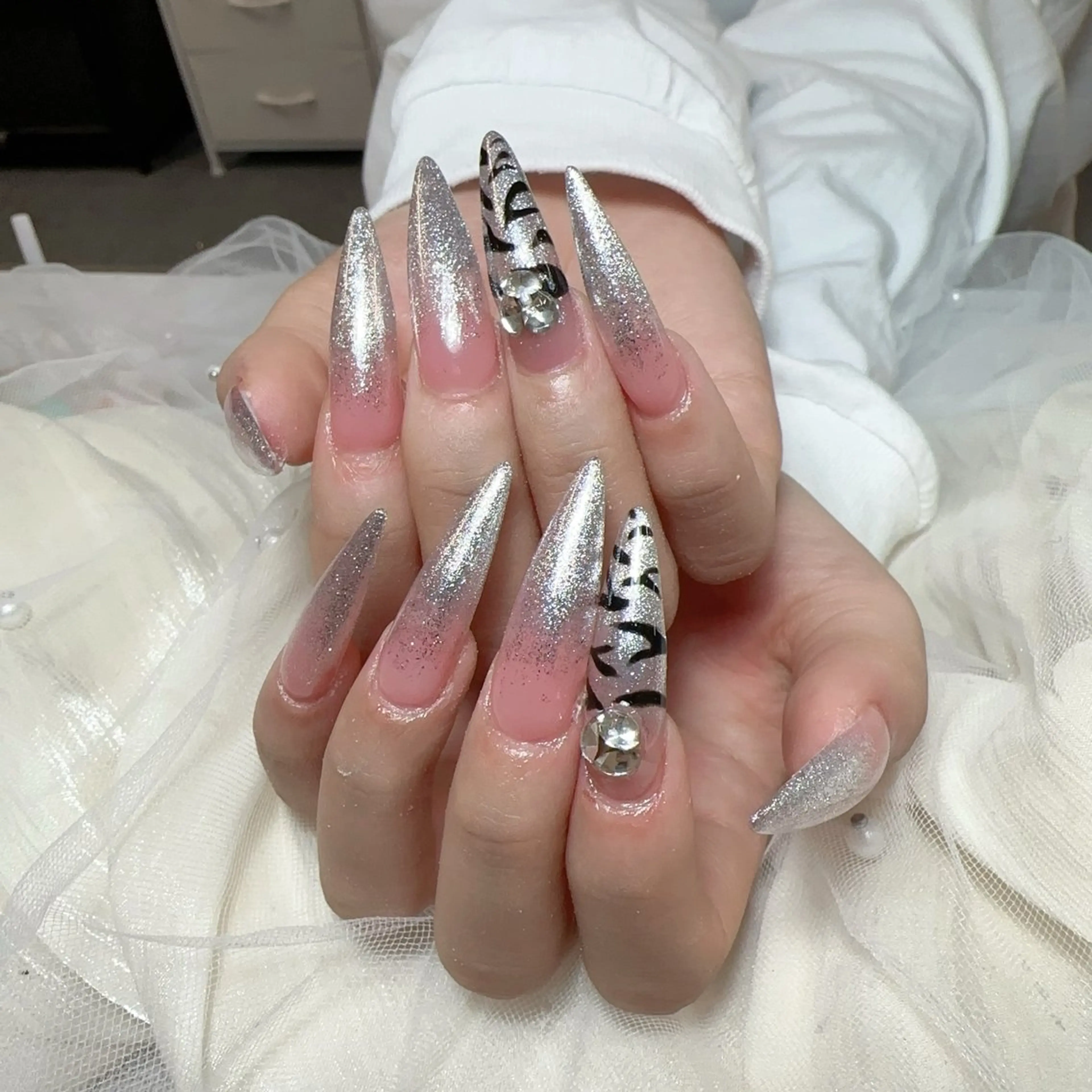 ネイル ハンドネイル 🦢Ella💌 長さだし専門店☁️のネイルデザイン