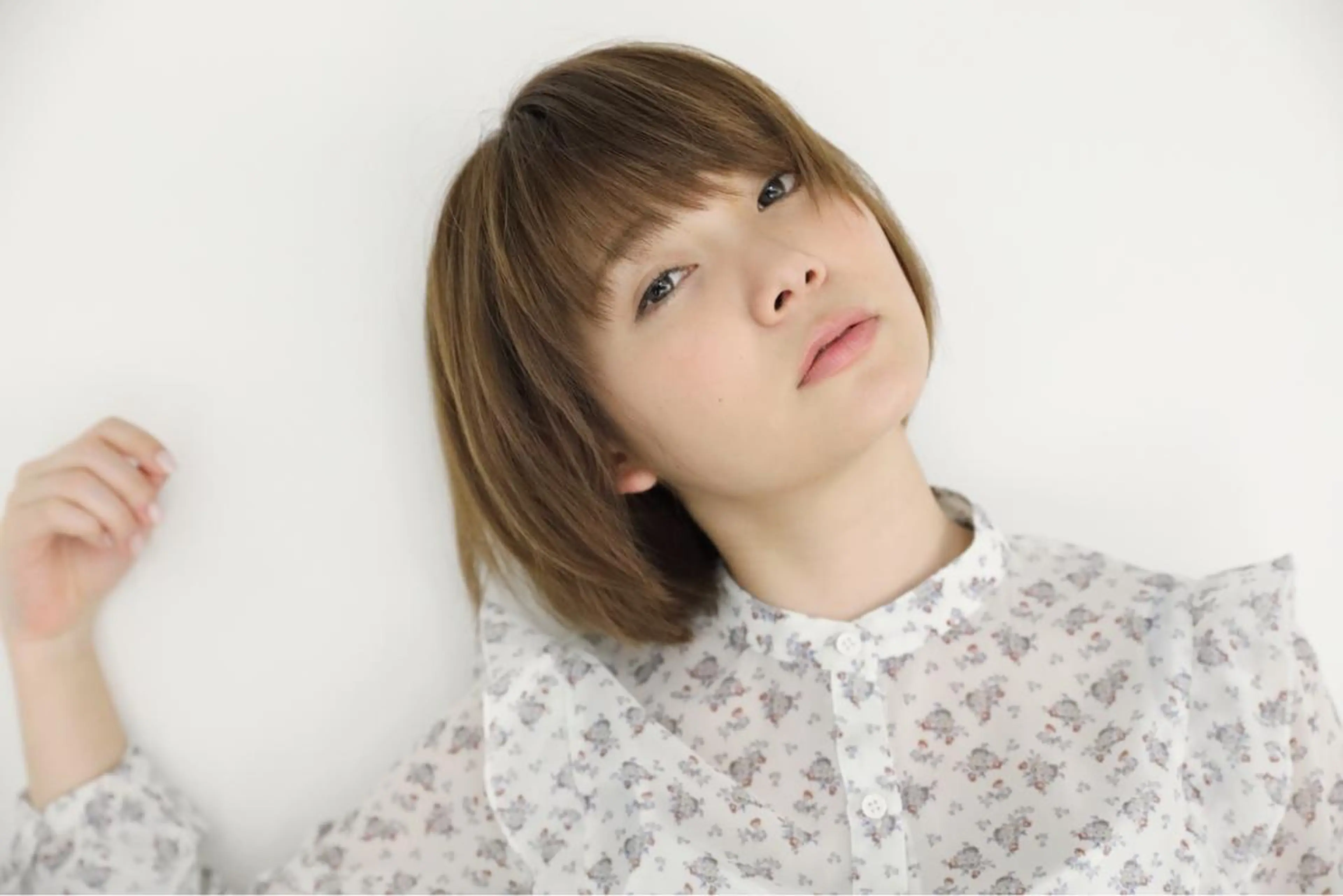 ミディアム カラー パーマ ヘアアレンジ メンズ ネイル マツエク・マツパ アイブロウ メンズハイライト 透明感カラー ハイライトカラー 眉カラー ハイライト Endearing 銀座/レイヤーカットのヘアスタイル