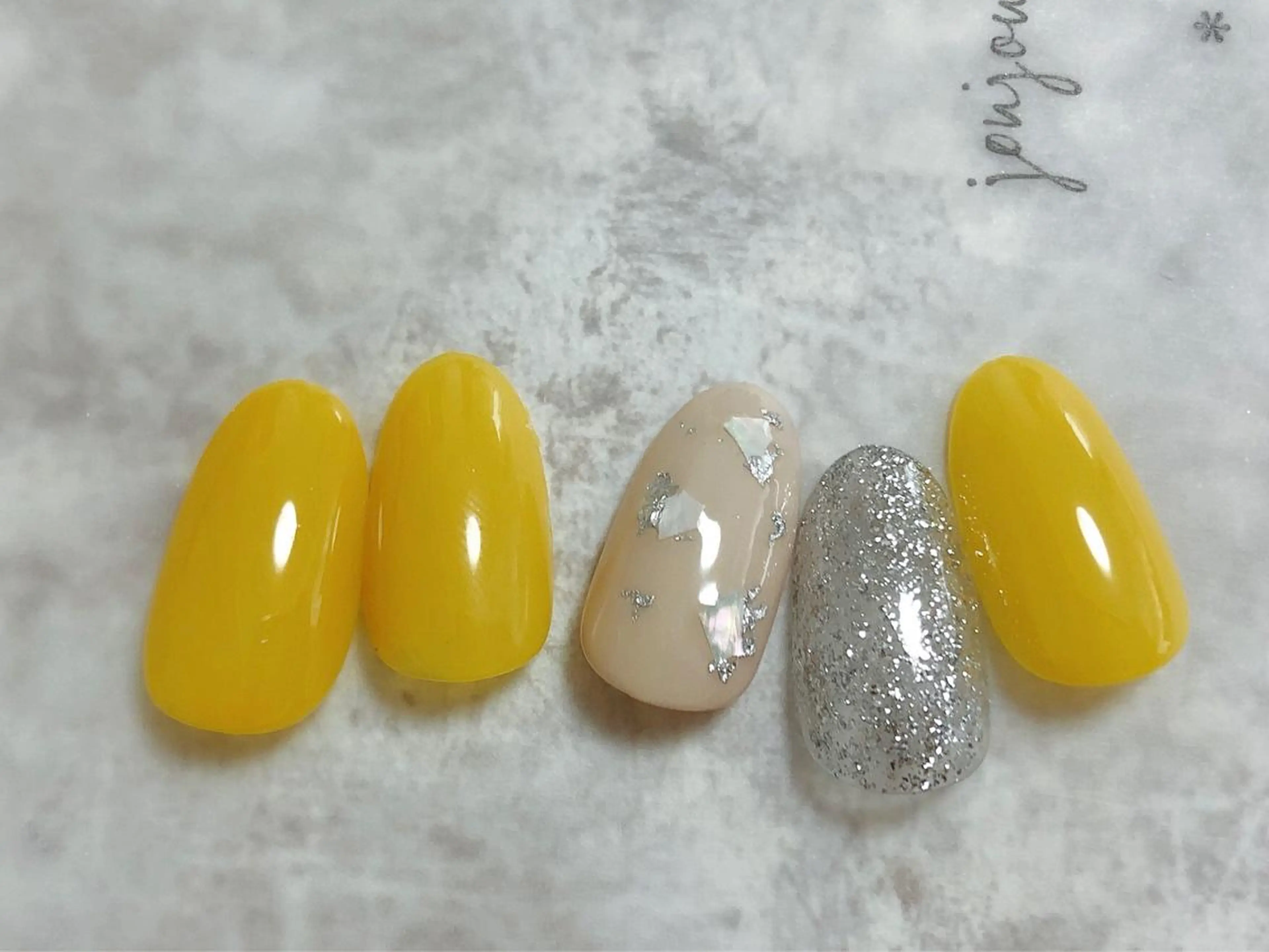 ネイル シンプルネイル 春ネイル kiki nail &brow二子玉川の眉毛・アイブロウイメージ