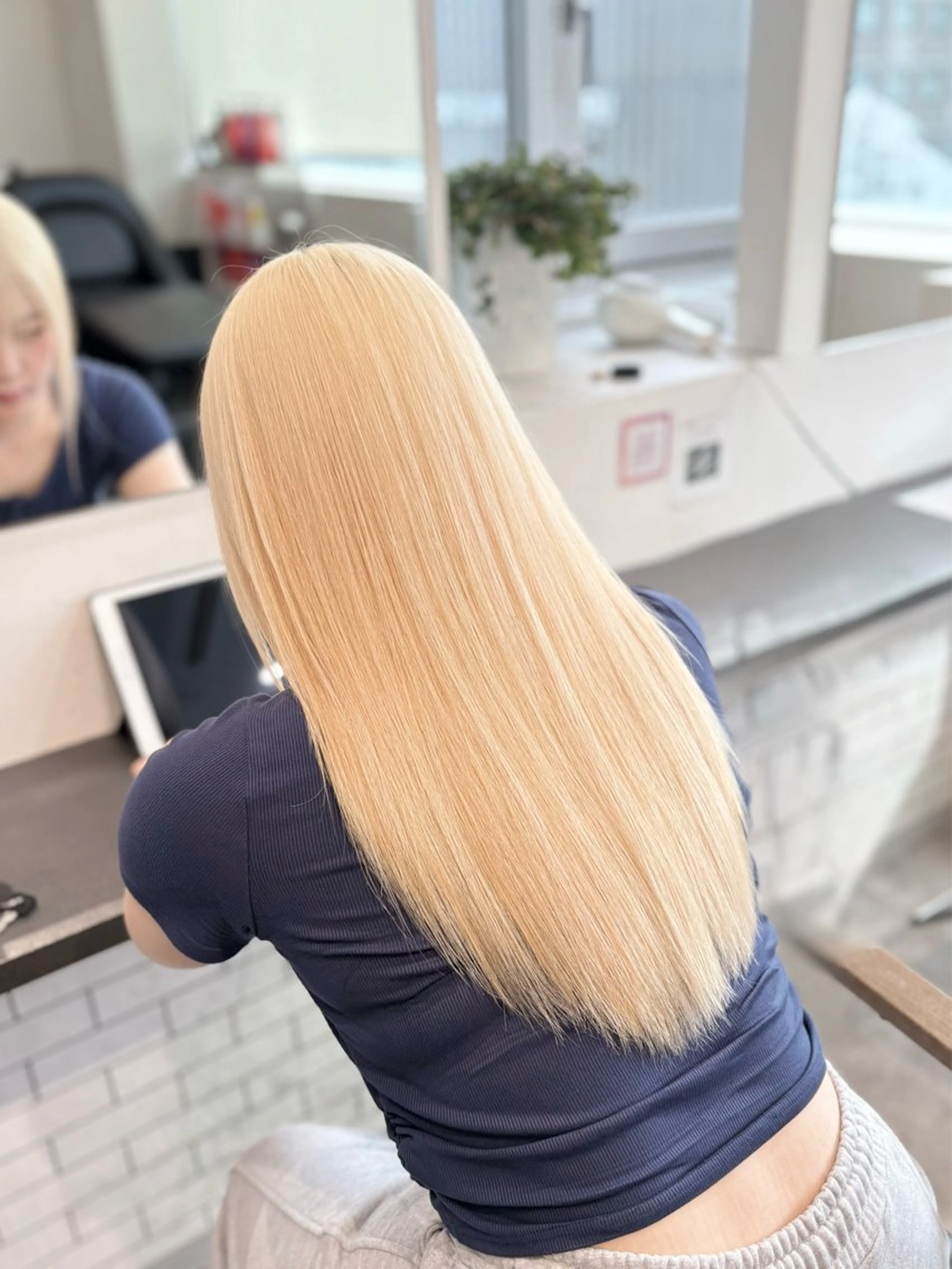 【ミニモ学割】U24 2回ケアブリーチ+カラー+艶トリートメントの写真