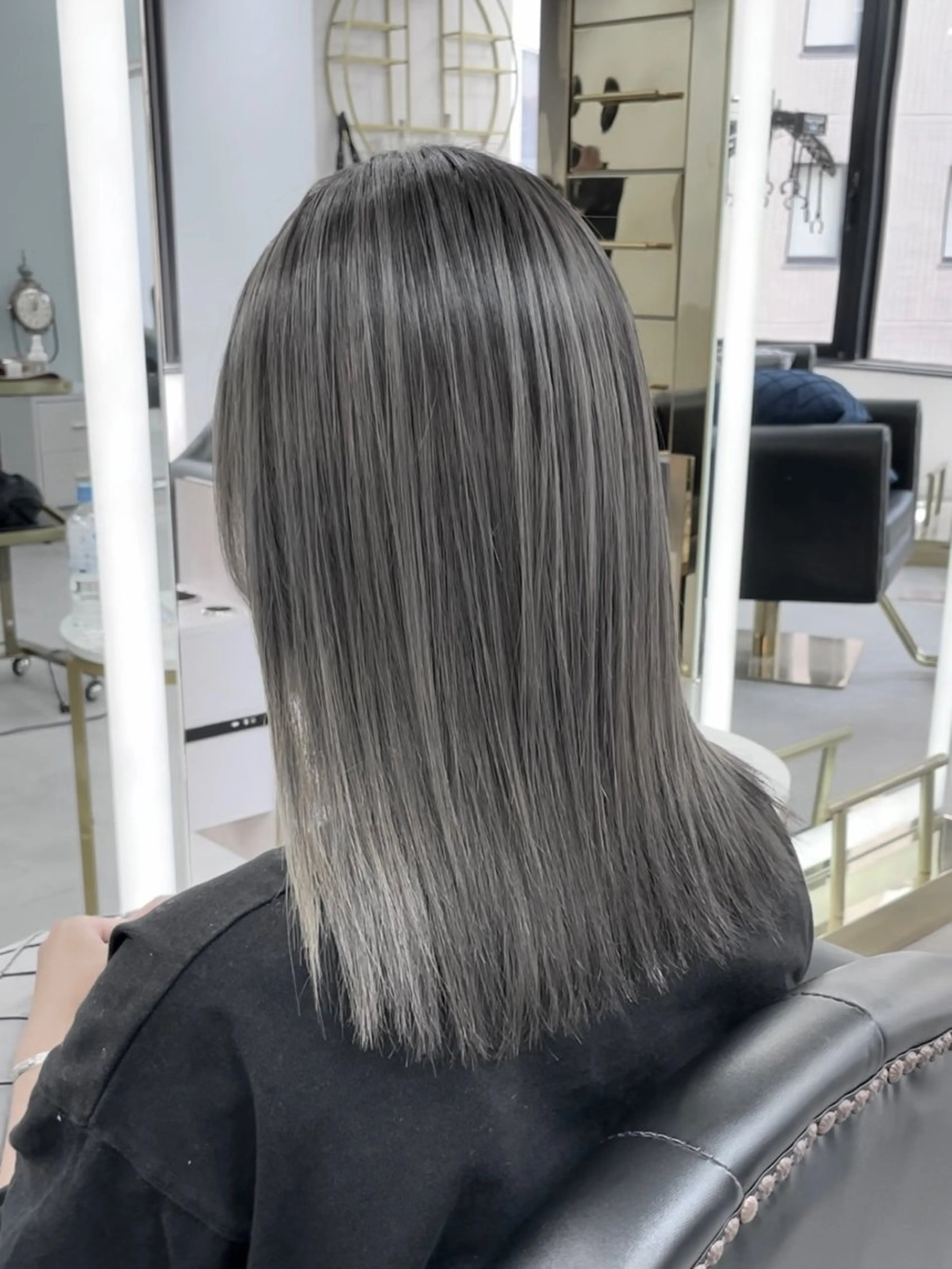 ミディアム レイヤーカット バレイヤージュ/ハイ ライト/庄司鉄平のヘアスタイル