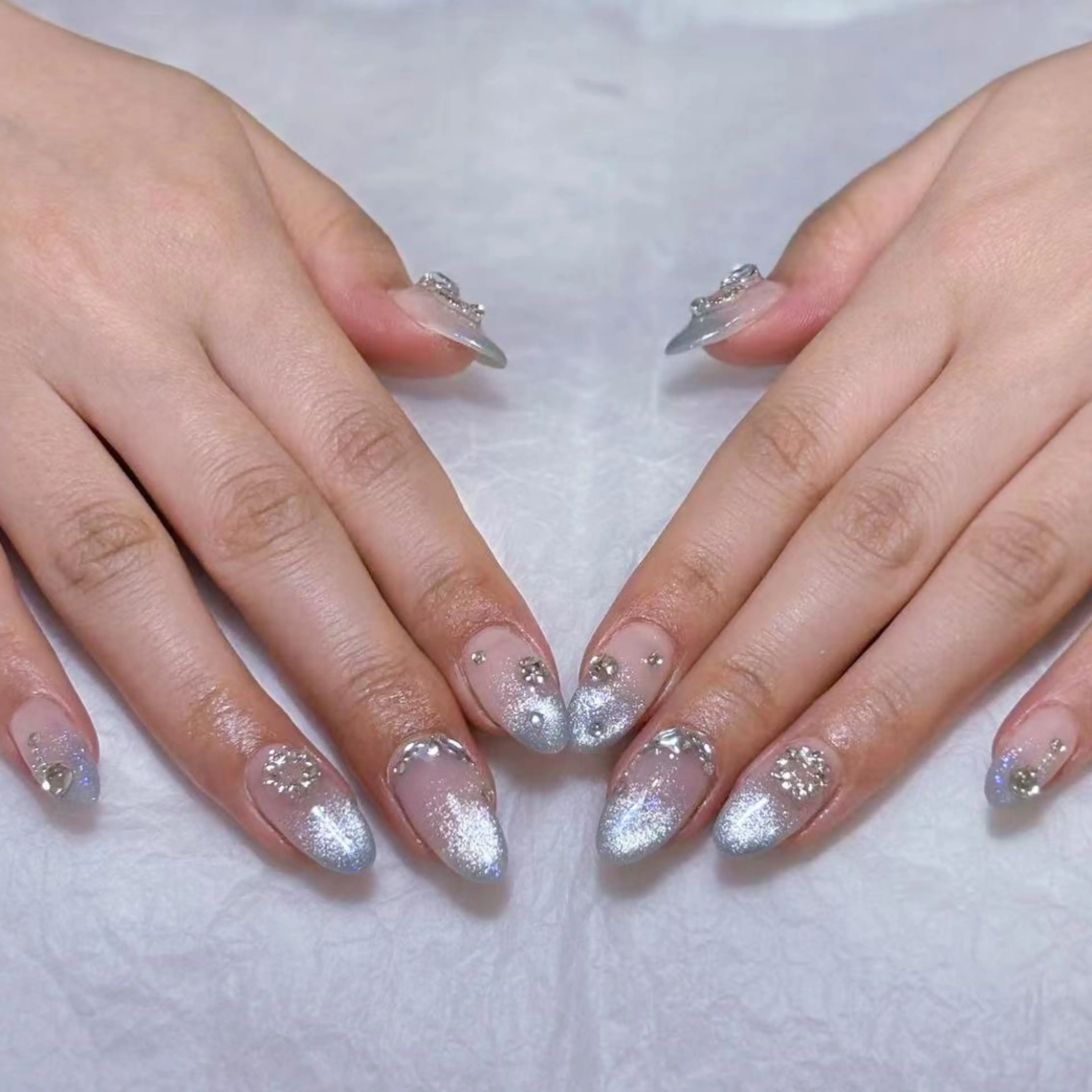 ネイル アートネイル オーロラネイル ガーリー キラキラネイル 韓国ネイル Leah 💅のネイルデザイン