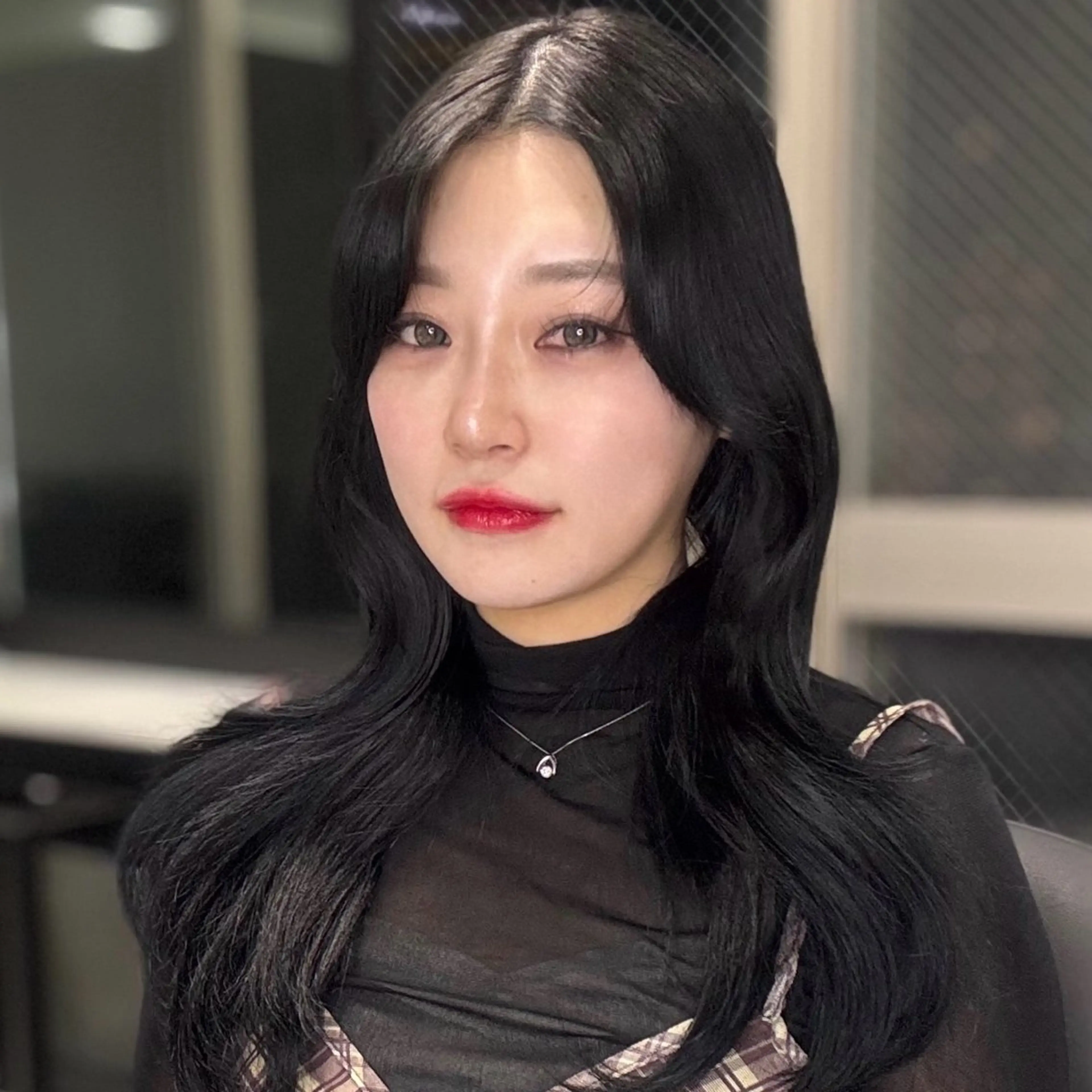 ロング カラー 黒髪 髪質改善 韓国風ヘア 縮毛矯正 トリートメント ヘアカラー トリートメント ヘアセット 髪質改善Ⅰ透明感 艶カラーⅠたつやのヘアスタイル