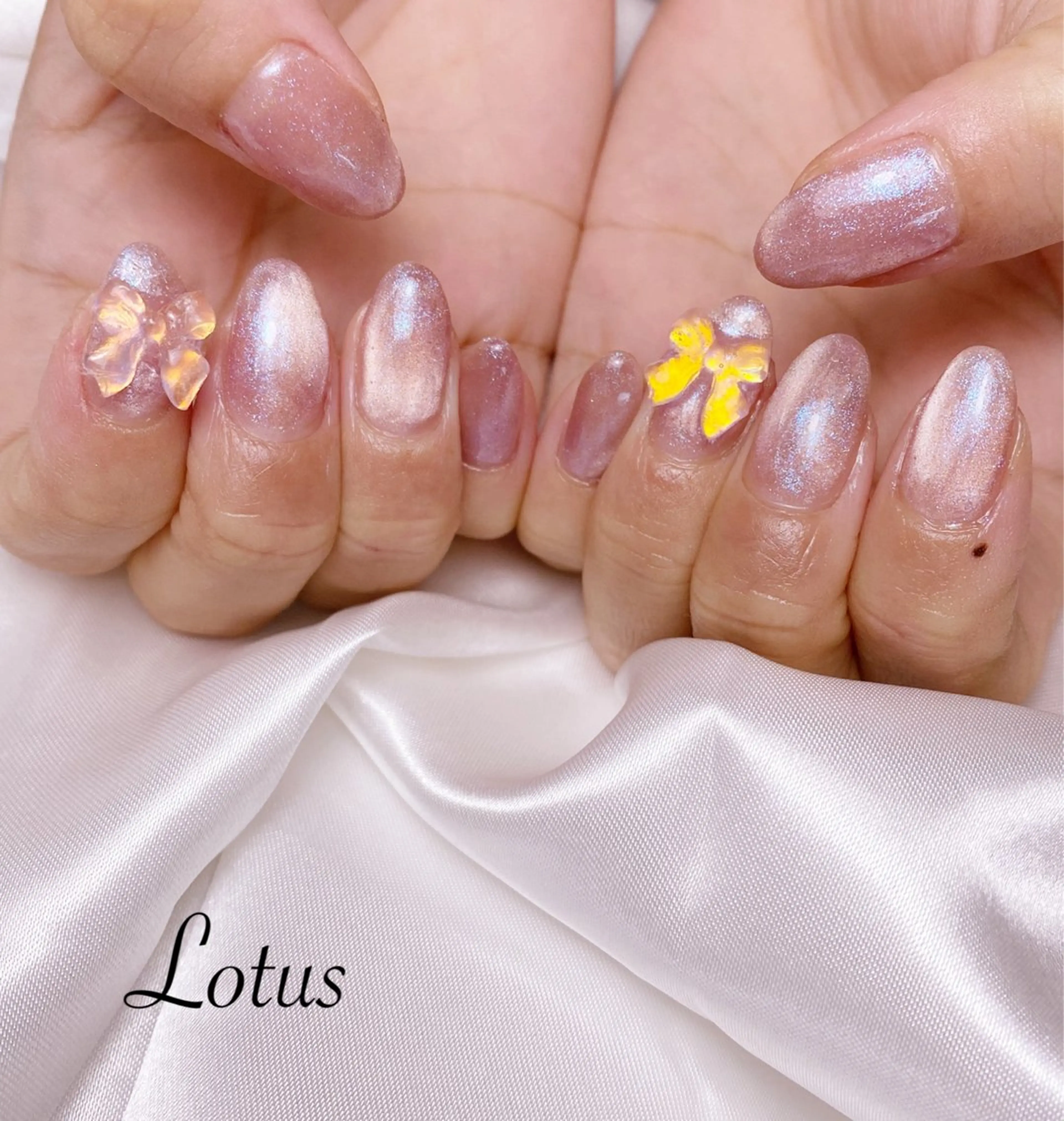 ネイル マグネットネイル リボン ハンドネイル ネイル＆脱毛 Lotus🌸のネイルデザイン